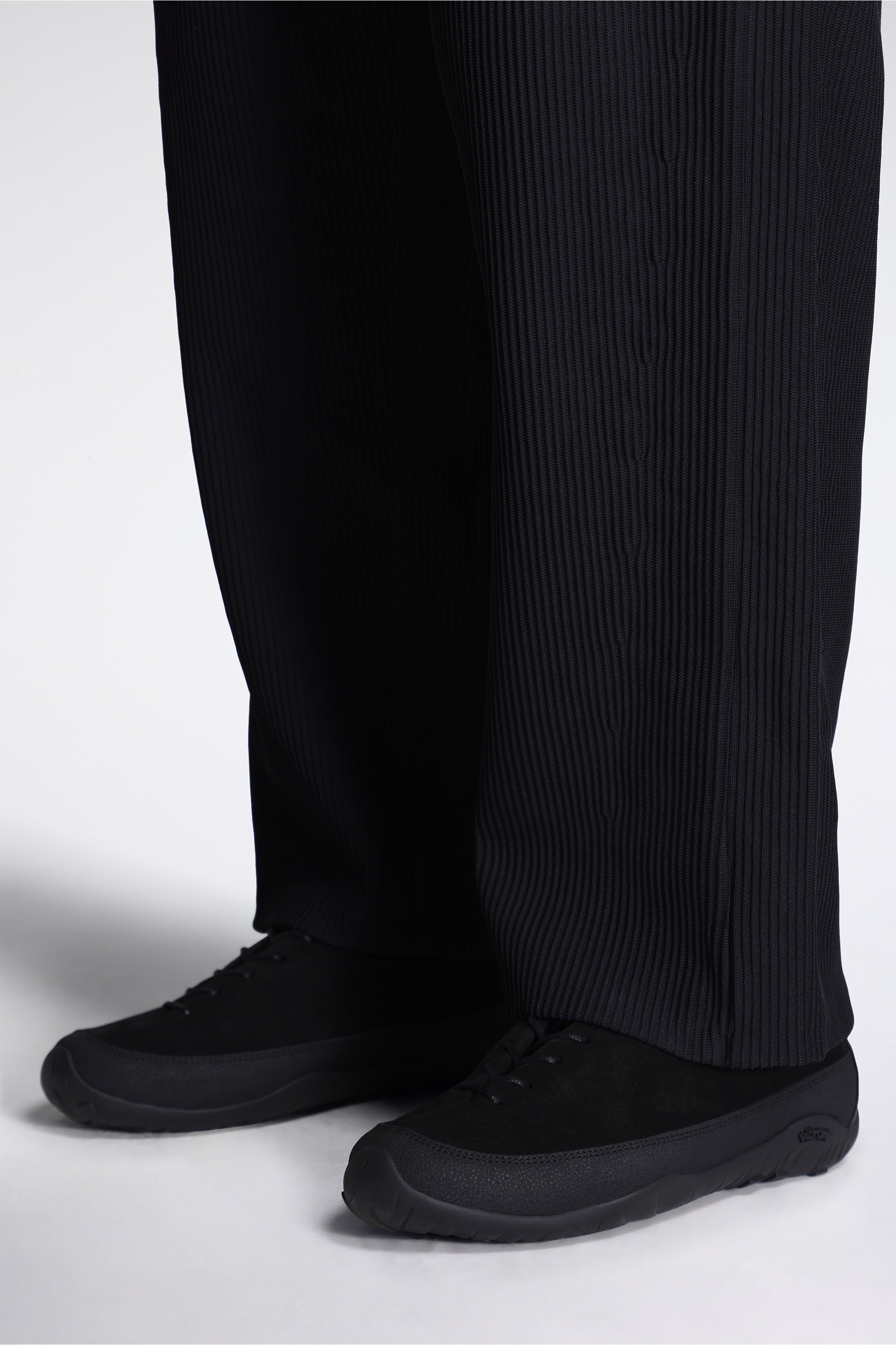 Soft Hypha Tapered Curved Pants Black