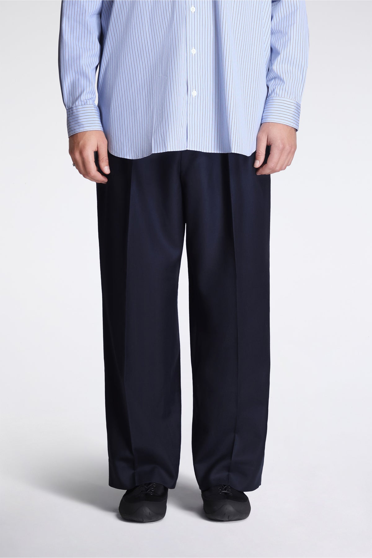 Pleated Wool Cinch Trousers Navy
