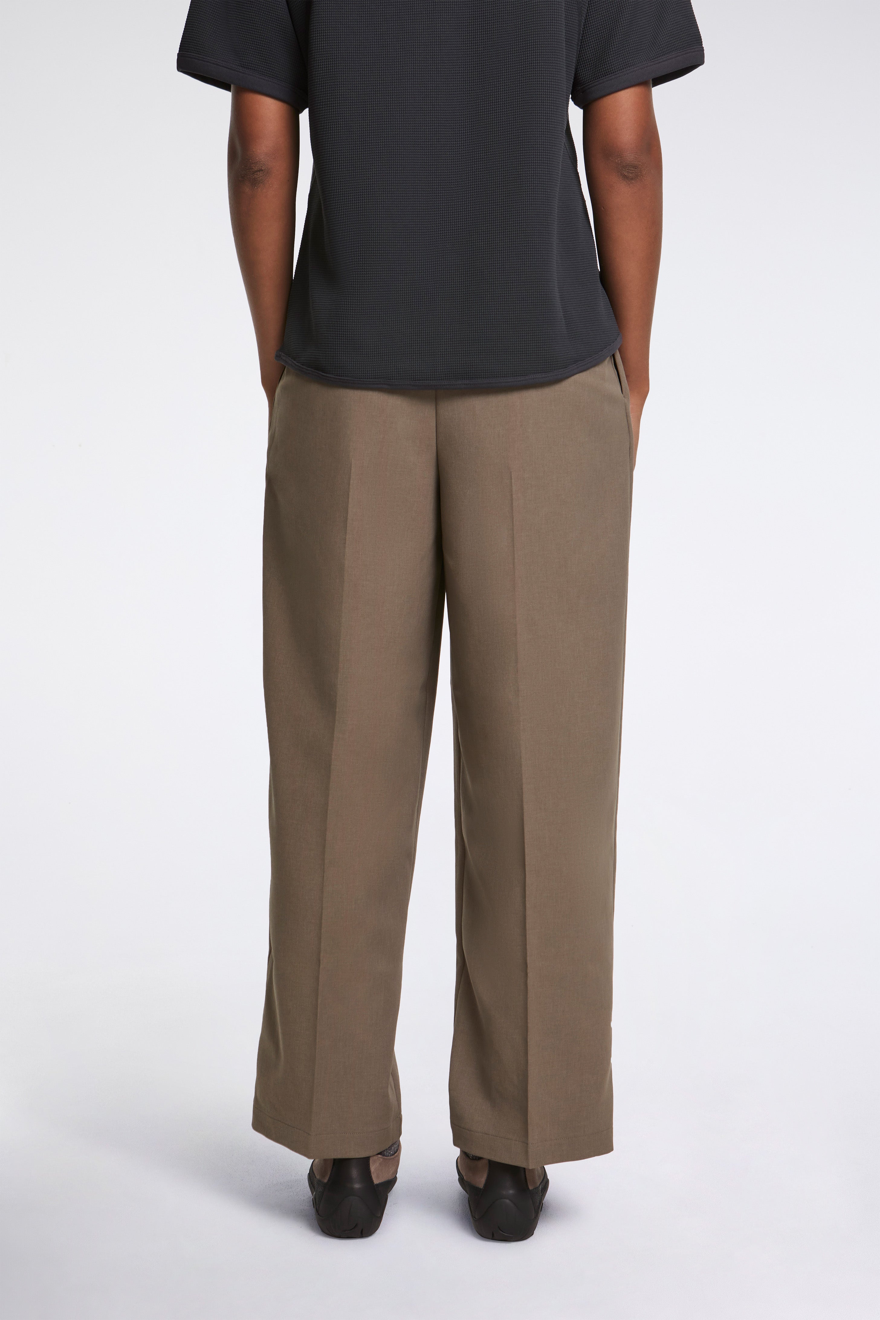 W's 2-Tuck Straight Pants Sand Land