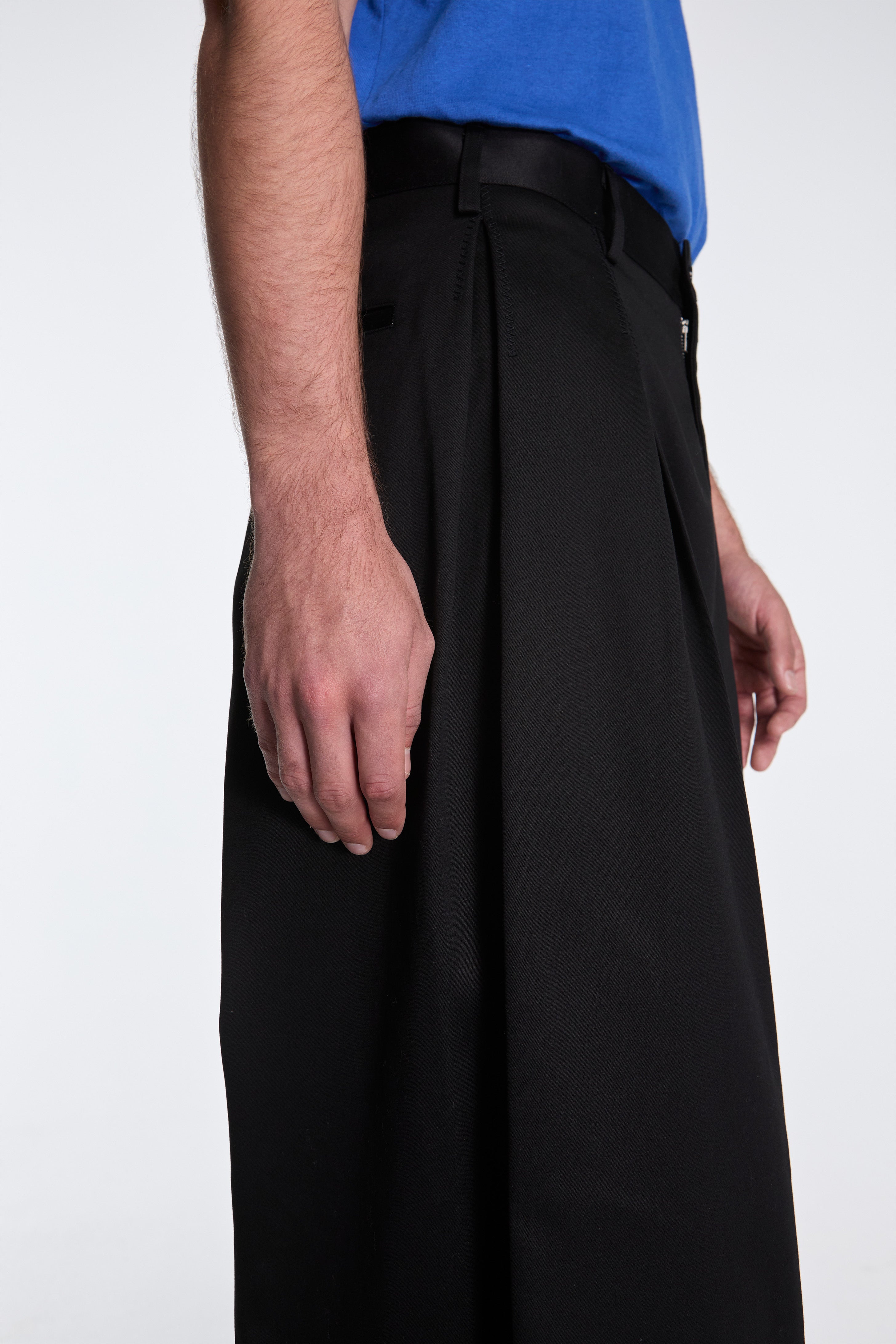 Tuck-Detail Cotton Pants Black