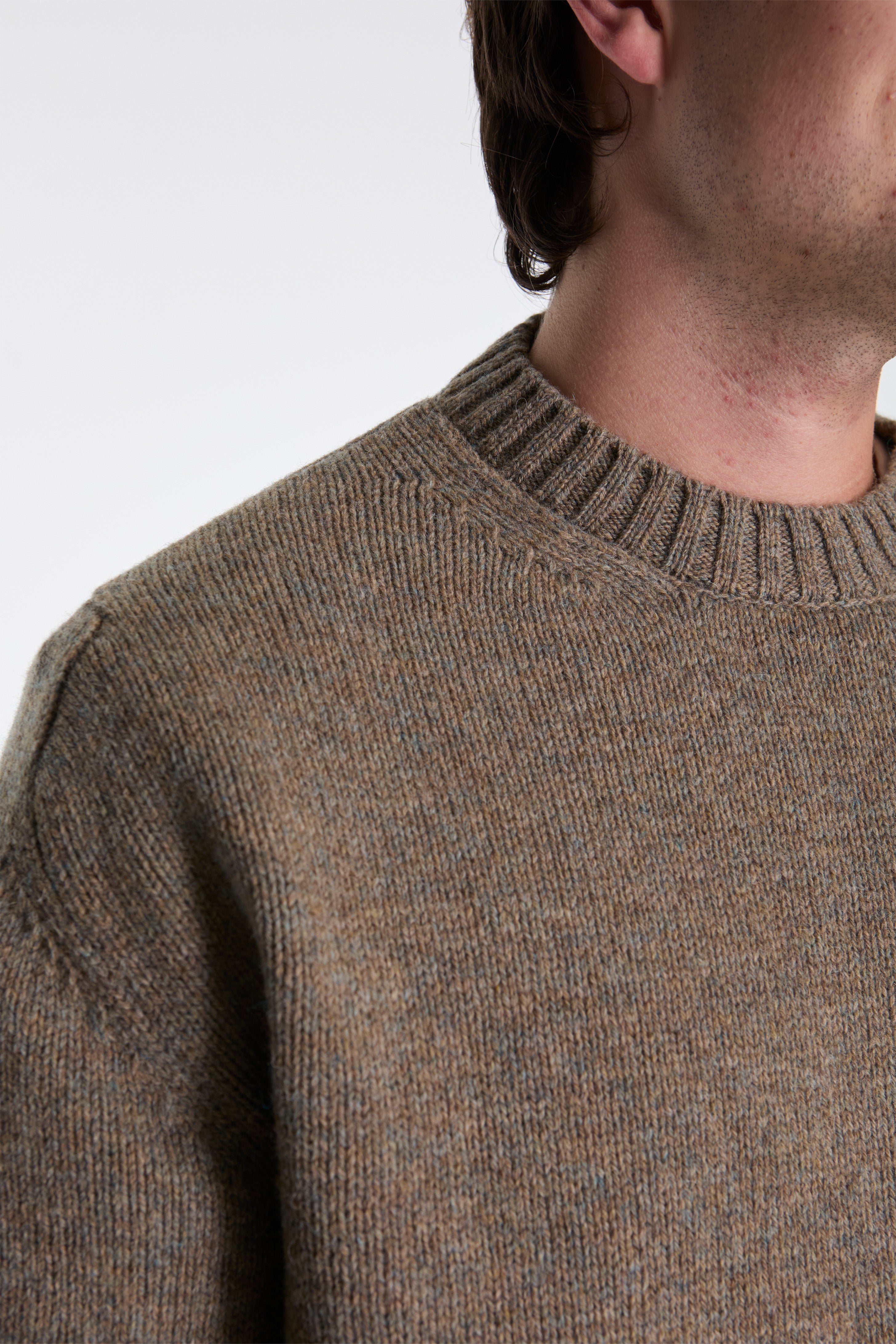 Truffle Round Neck Collar Knit With Logo