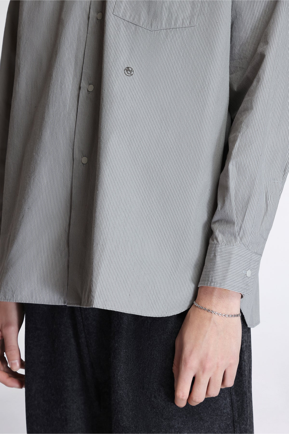 Regular Collar Striped Wind Shirt Gray