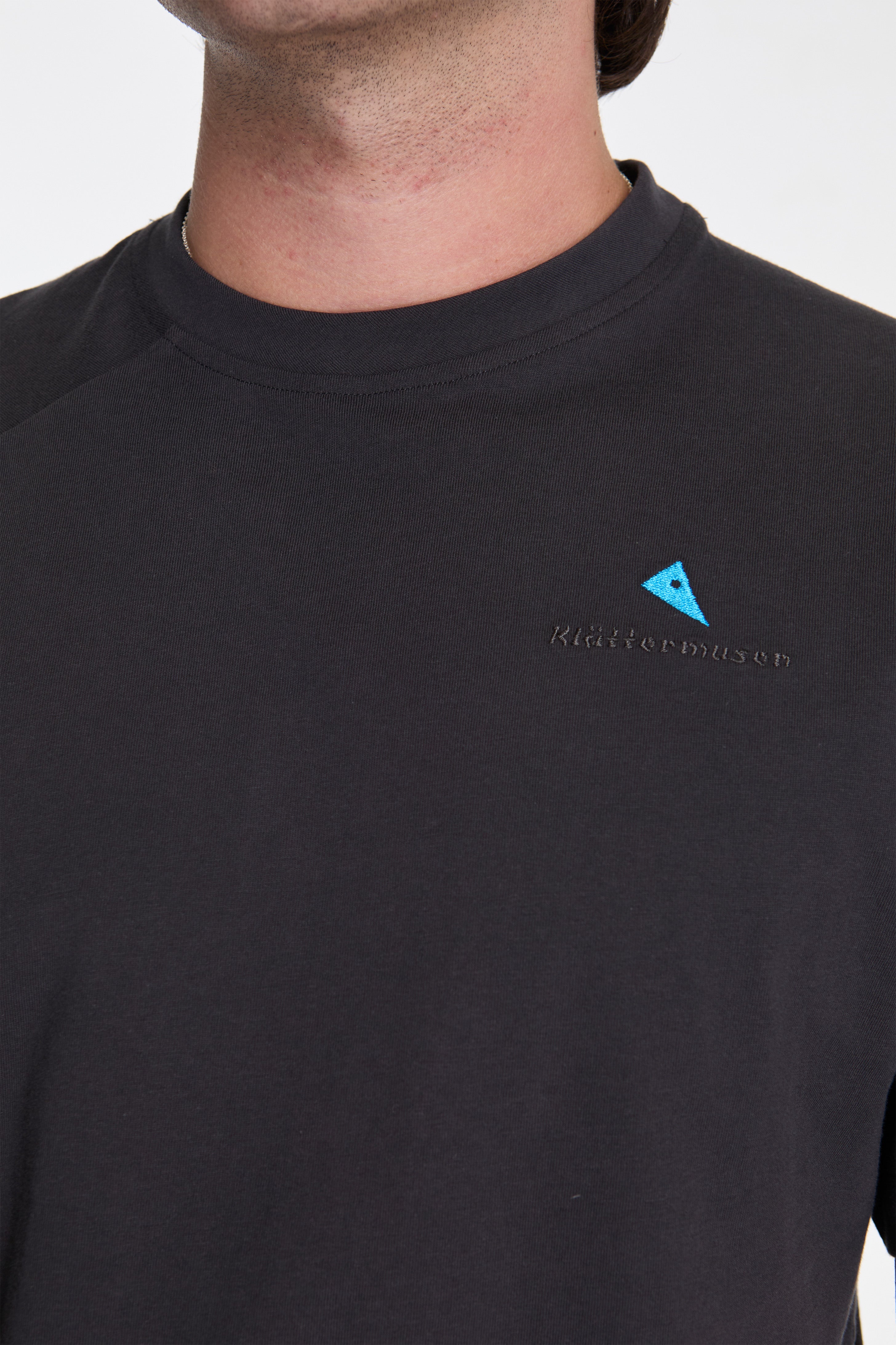 Root Logo Ss Tee M'S Raven