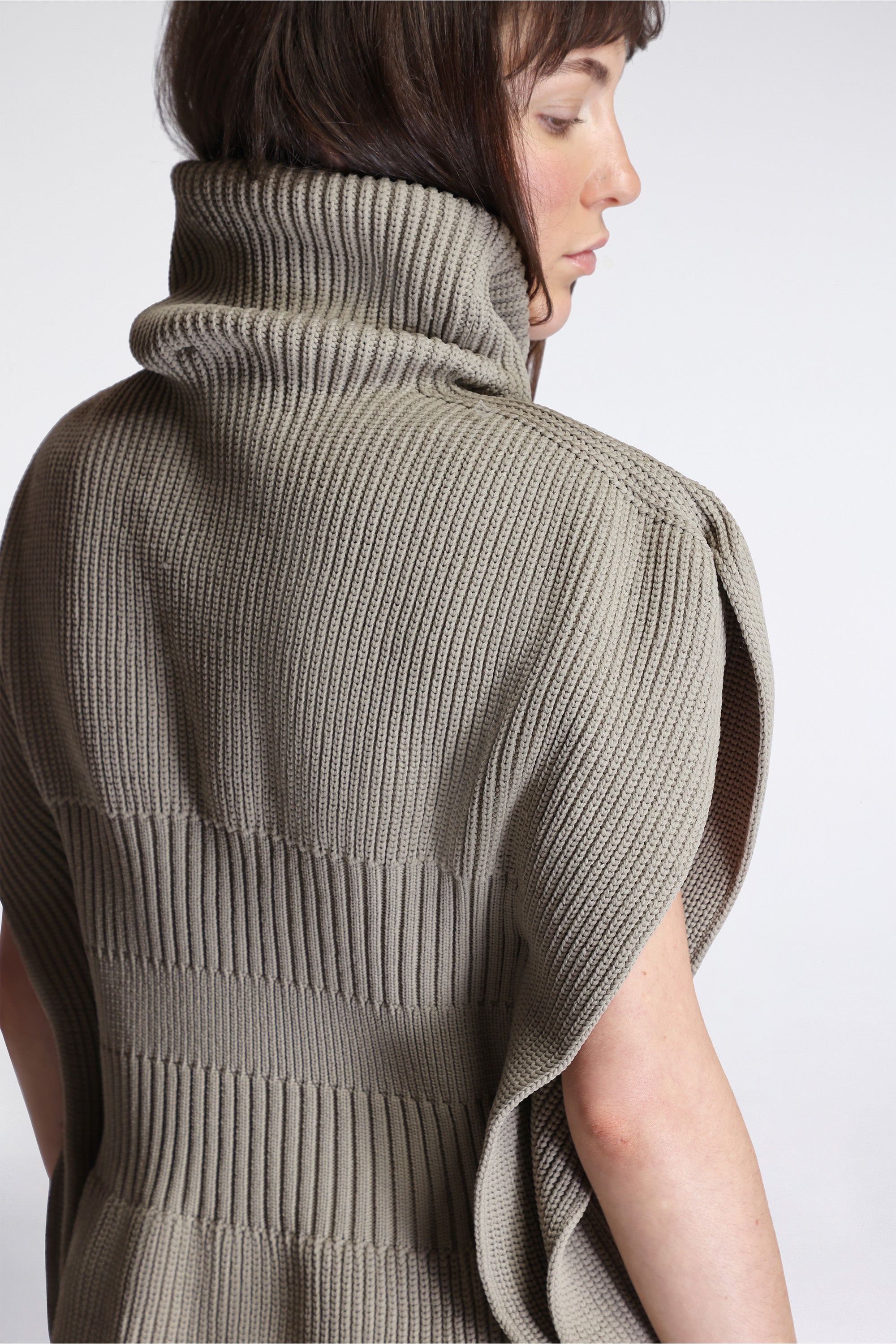 Low Gauge Crease Highneck Top Beige