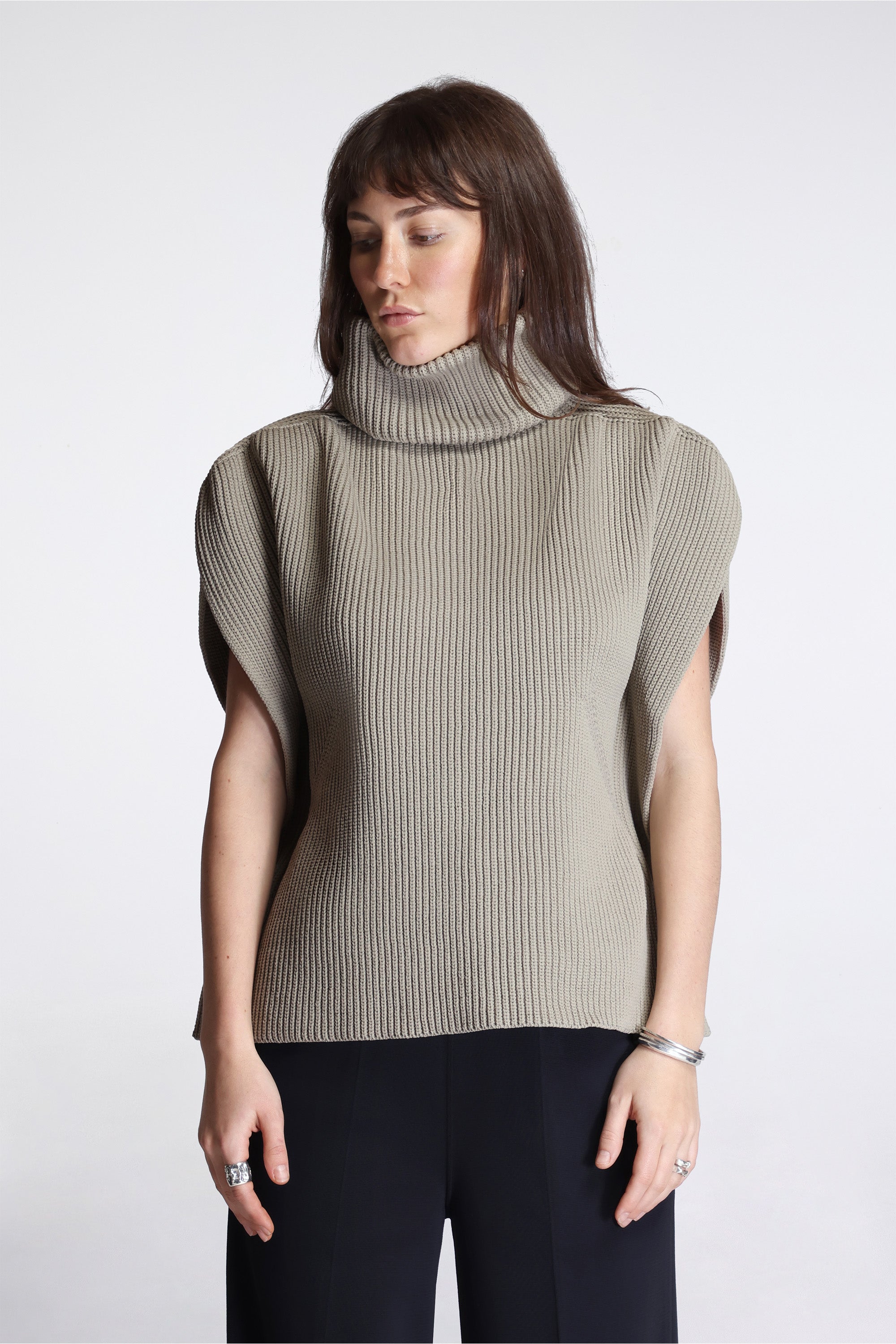 Low Gauge Crease Highneck Top Beige