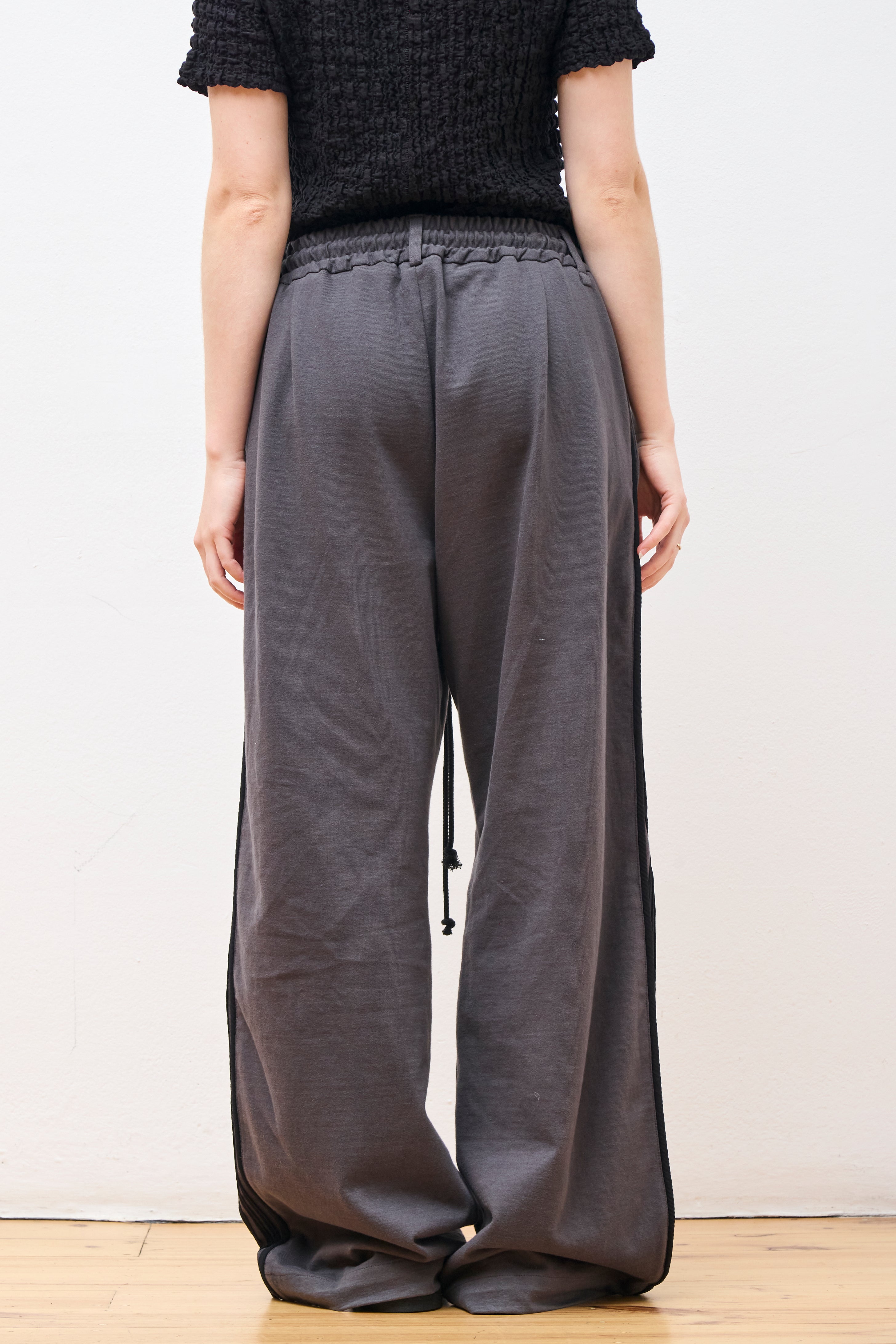 "Appliqué" Relaxed Lounge Pant Washed Black