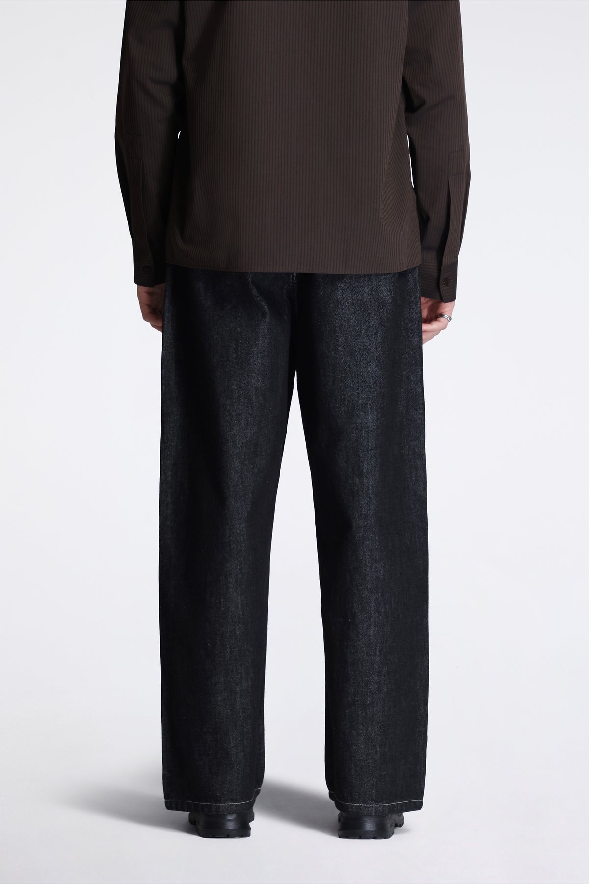Minard Curved Leg Jean Black / White Weft