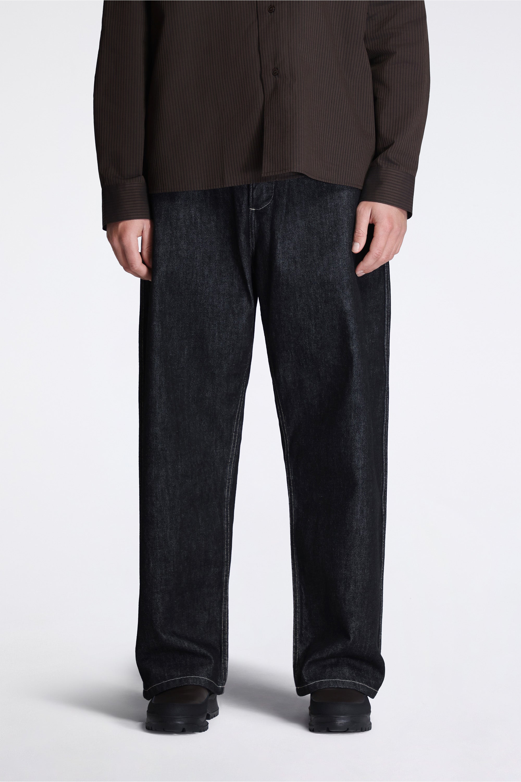 Minard Curved Leg Jean Black / White Weft