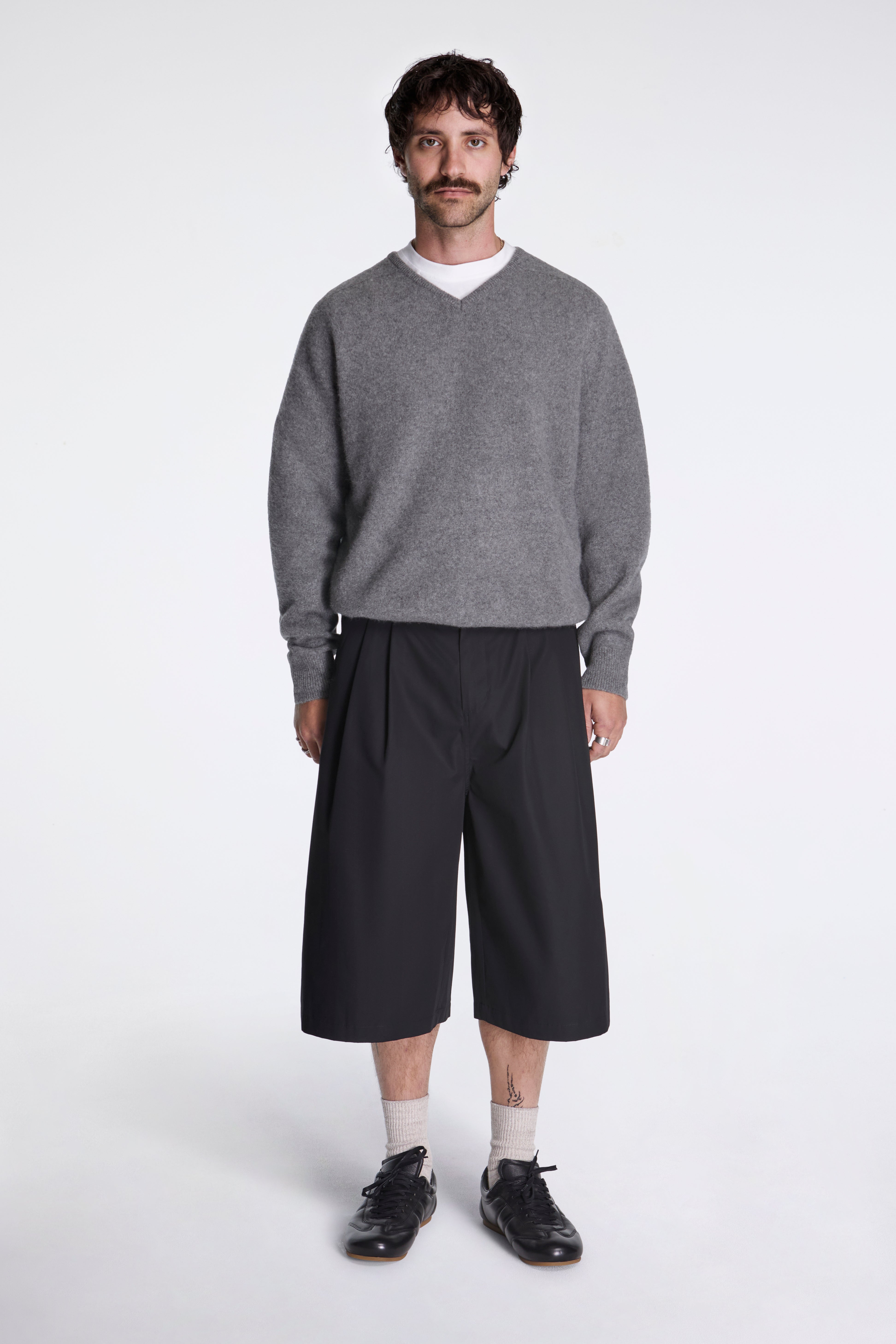 Two Tuck Wide Shorts Black