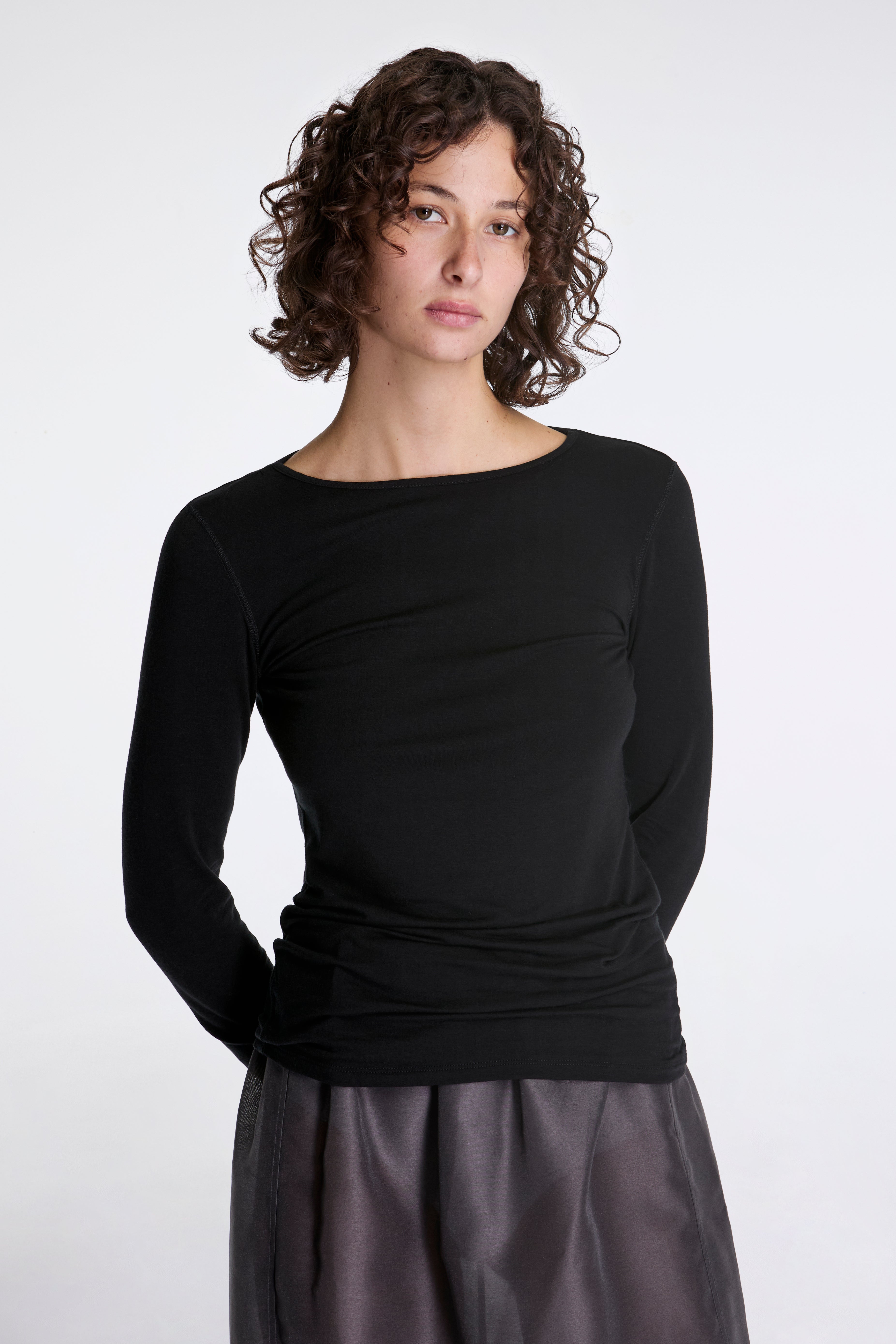 Round T-Shirt Black