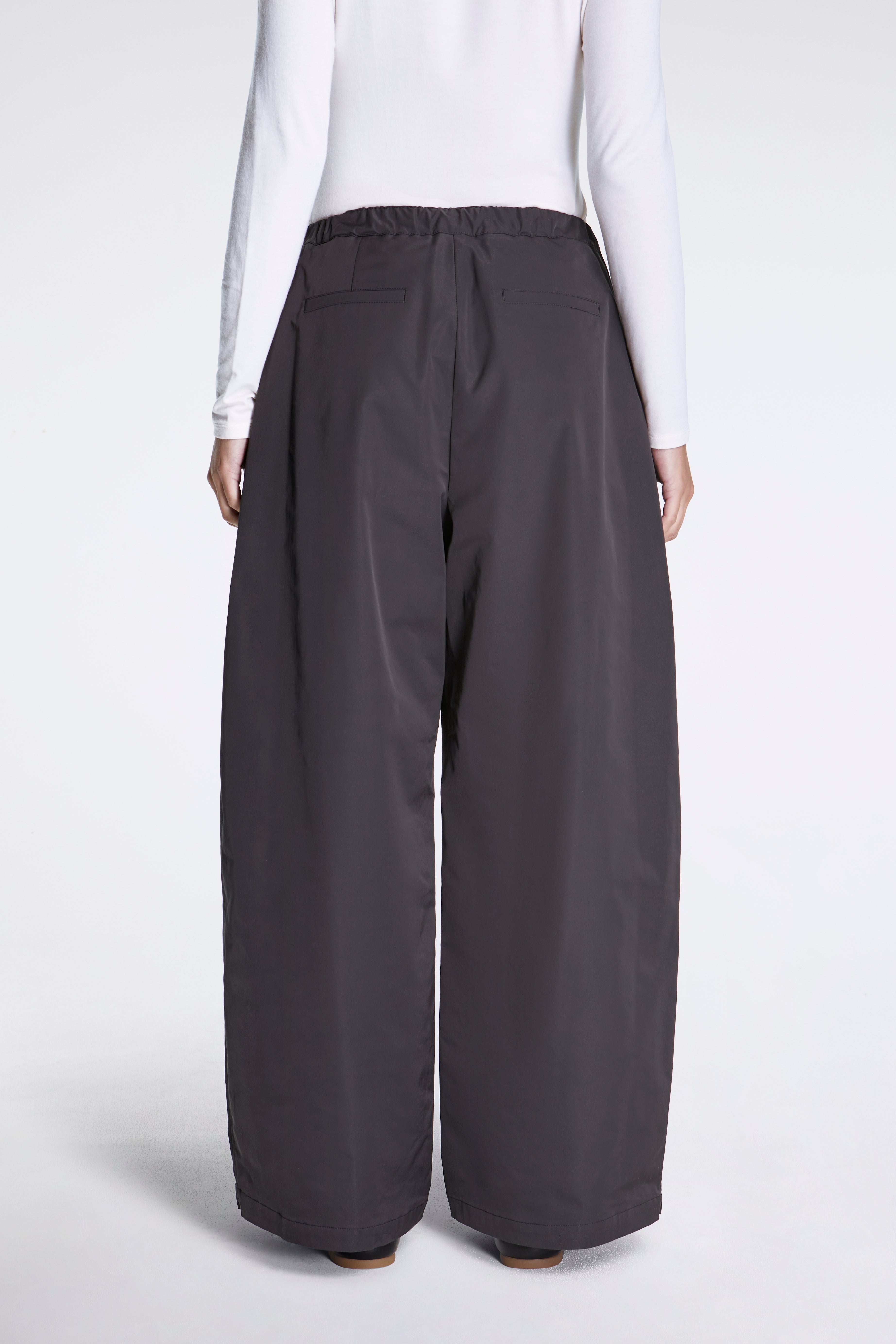 Two Tuck Balloon Pants Charcoal