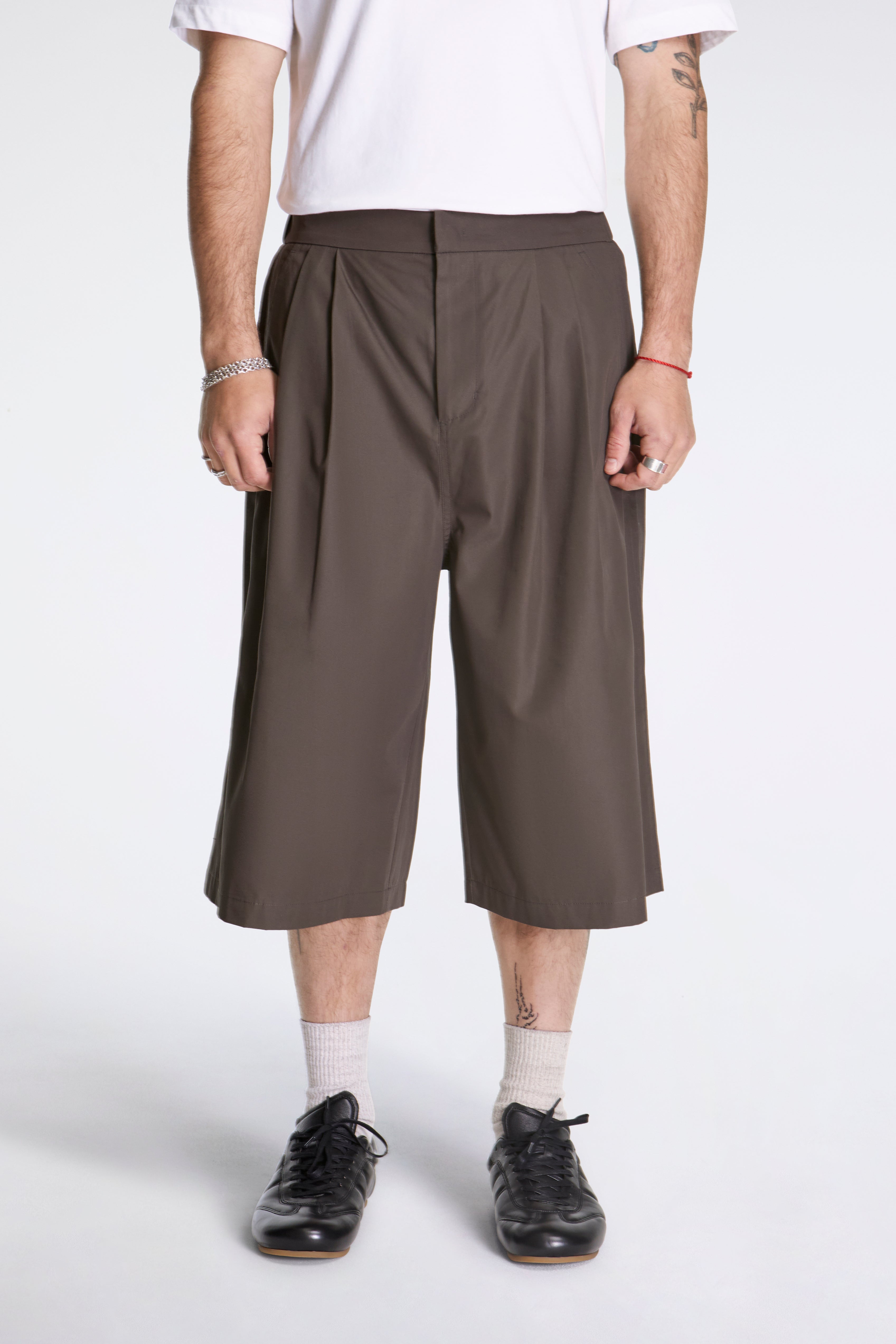 Two Tuck Wide Shorts Brown