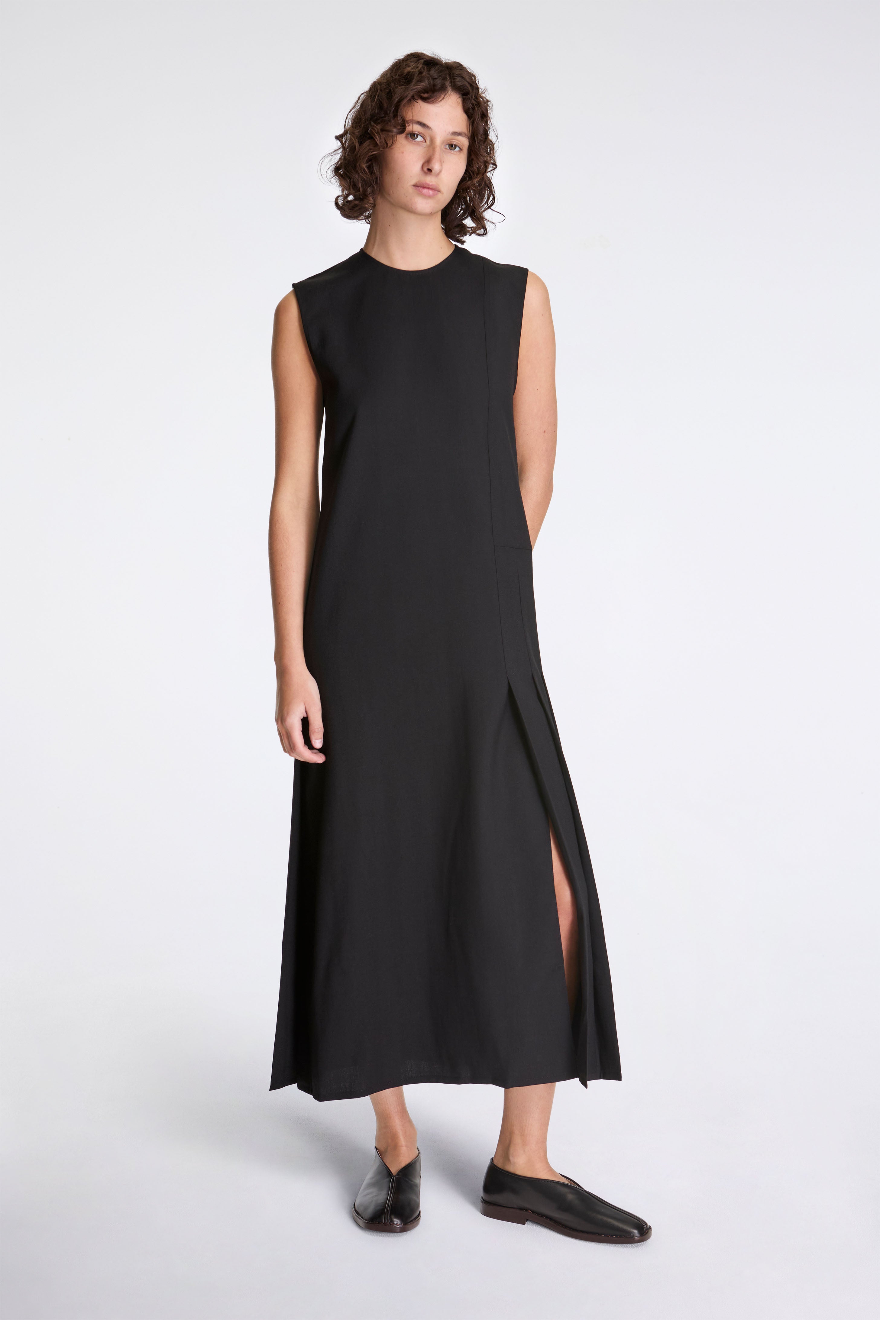 Carat Sleeveless Pleated Dress Black
