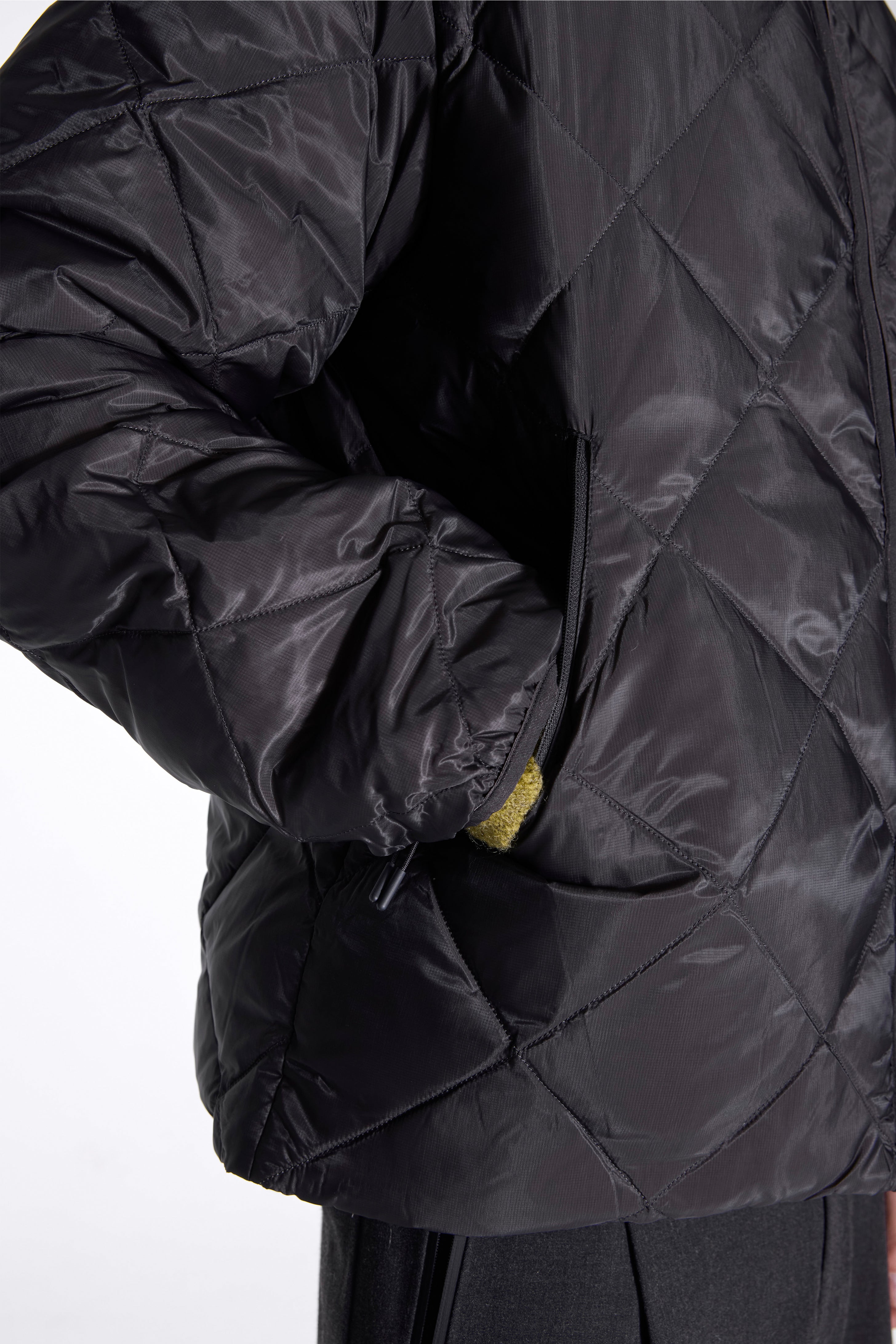 Base Lt Down Hooded Jacket Charcoal Black