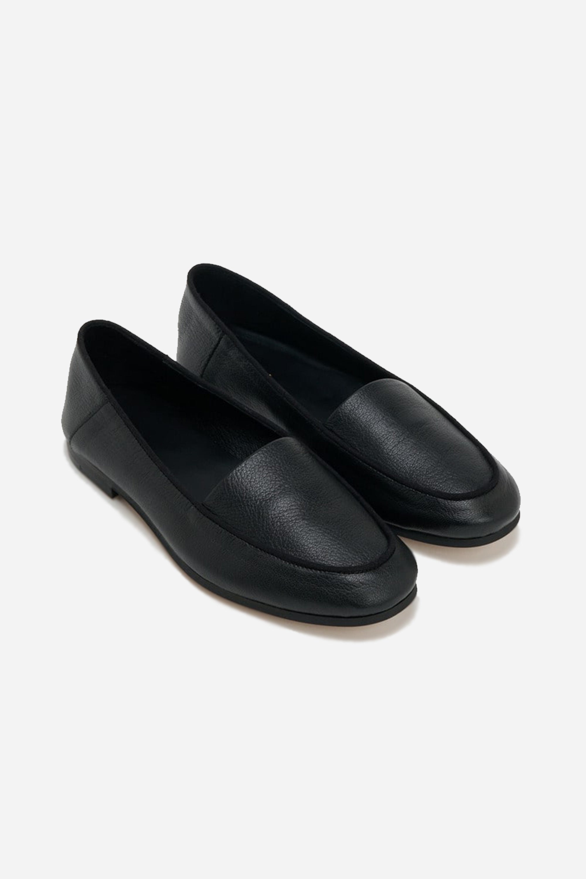 Oval Moca Shoe Black