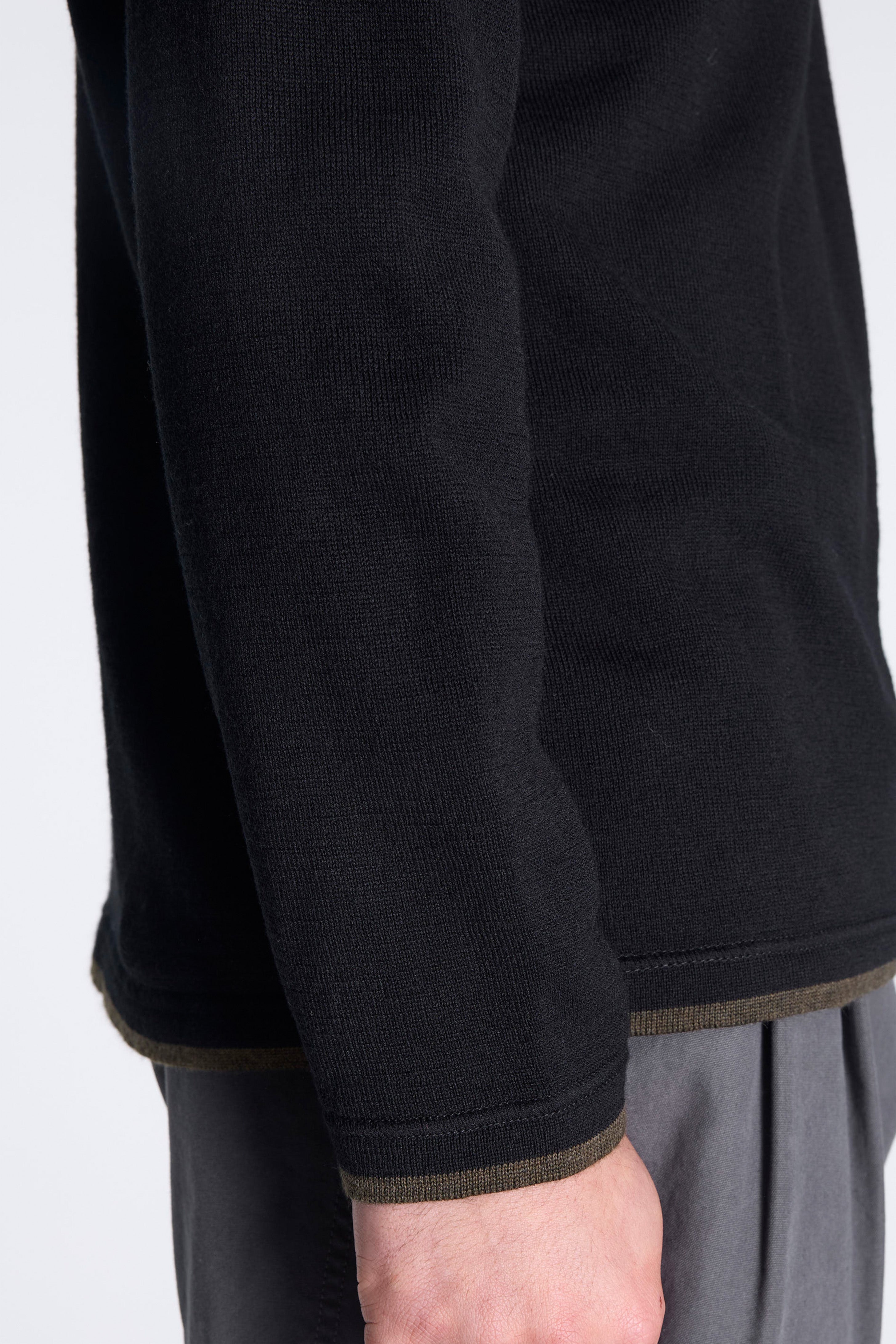 MHL Tipped Thermal Black