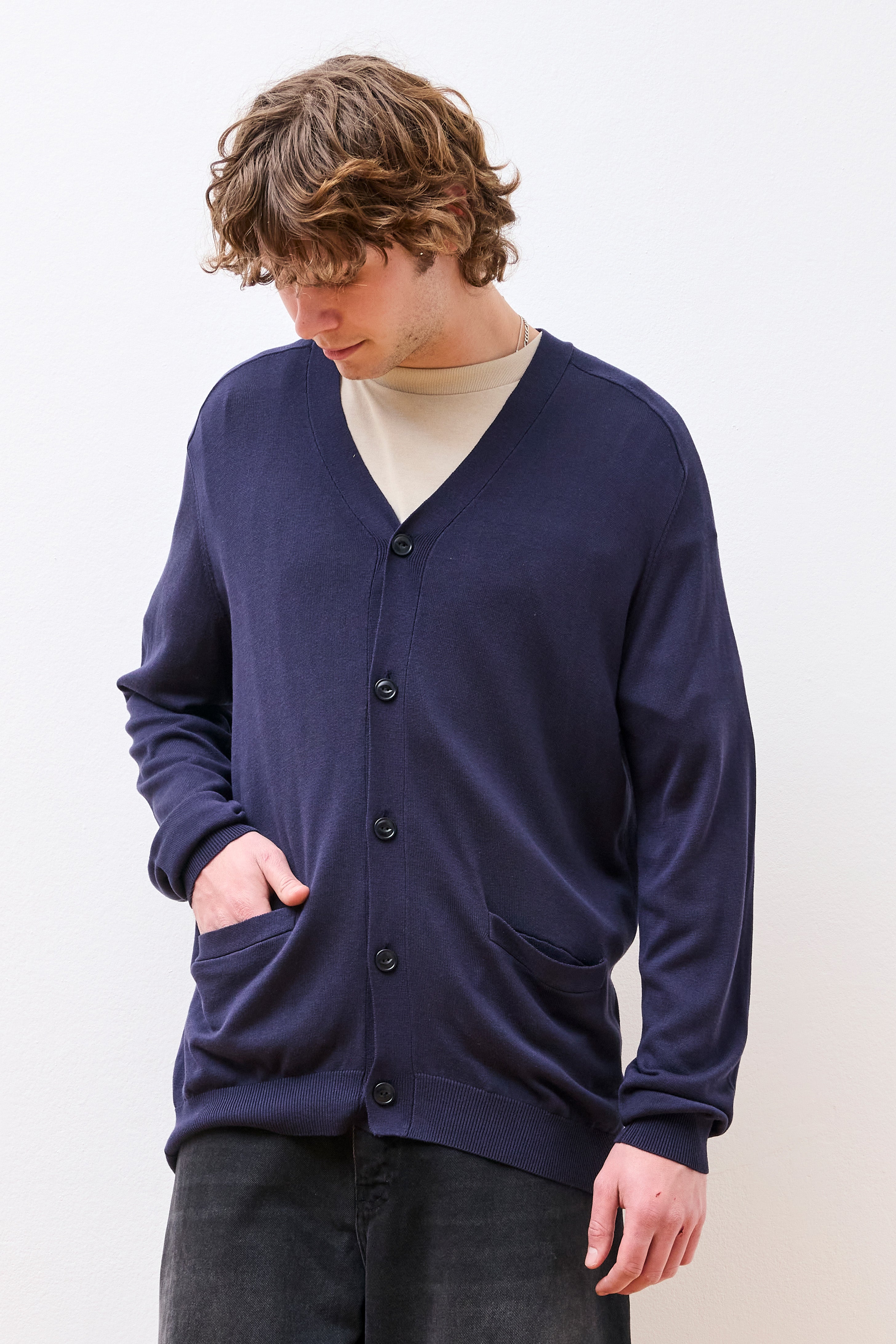 Dweller Cardigan
Silk Yarn Dk. Navy