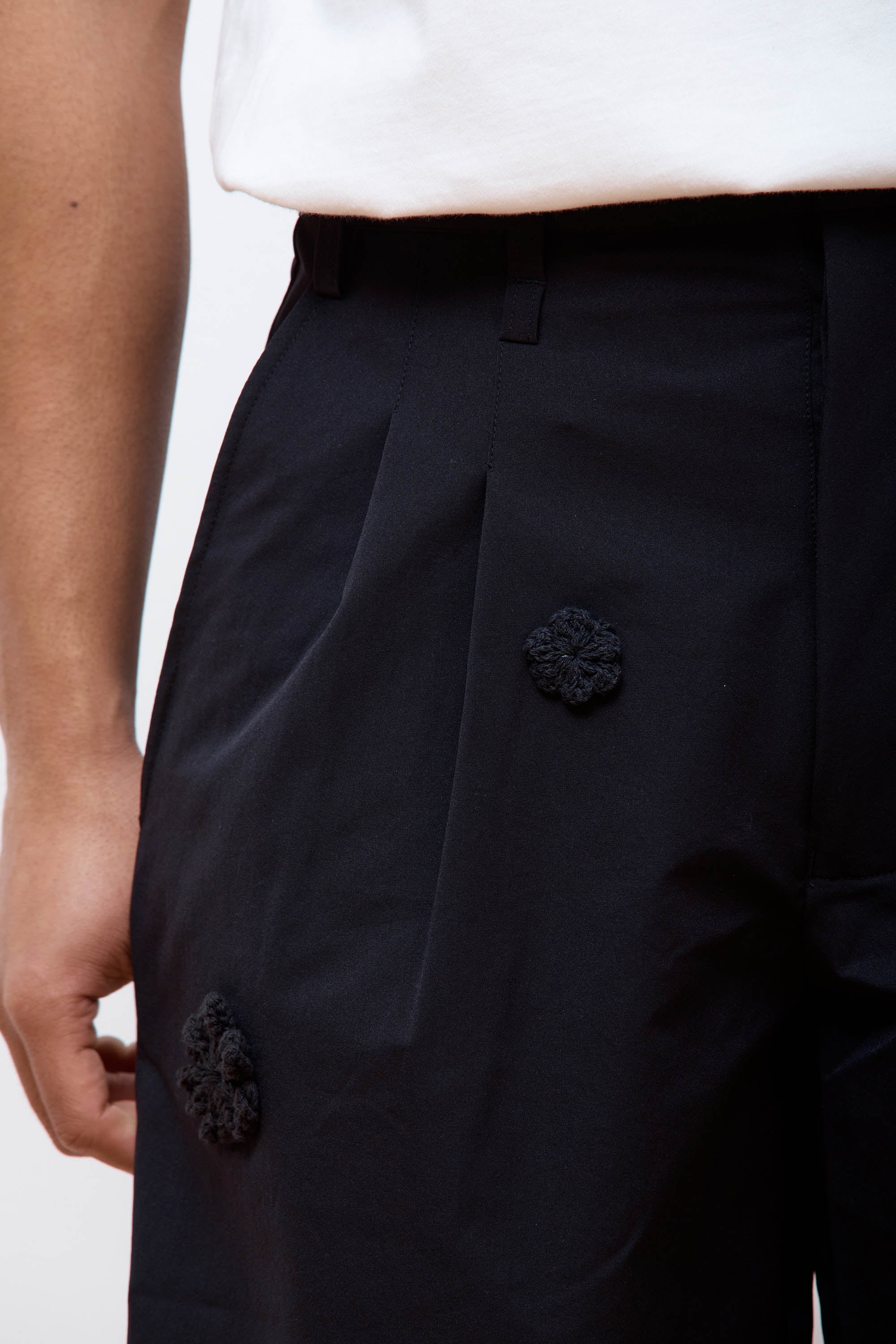 Single Pleated Shorts Black