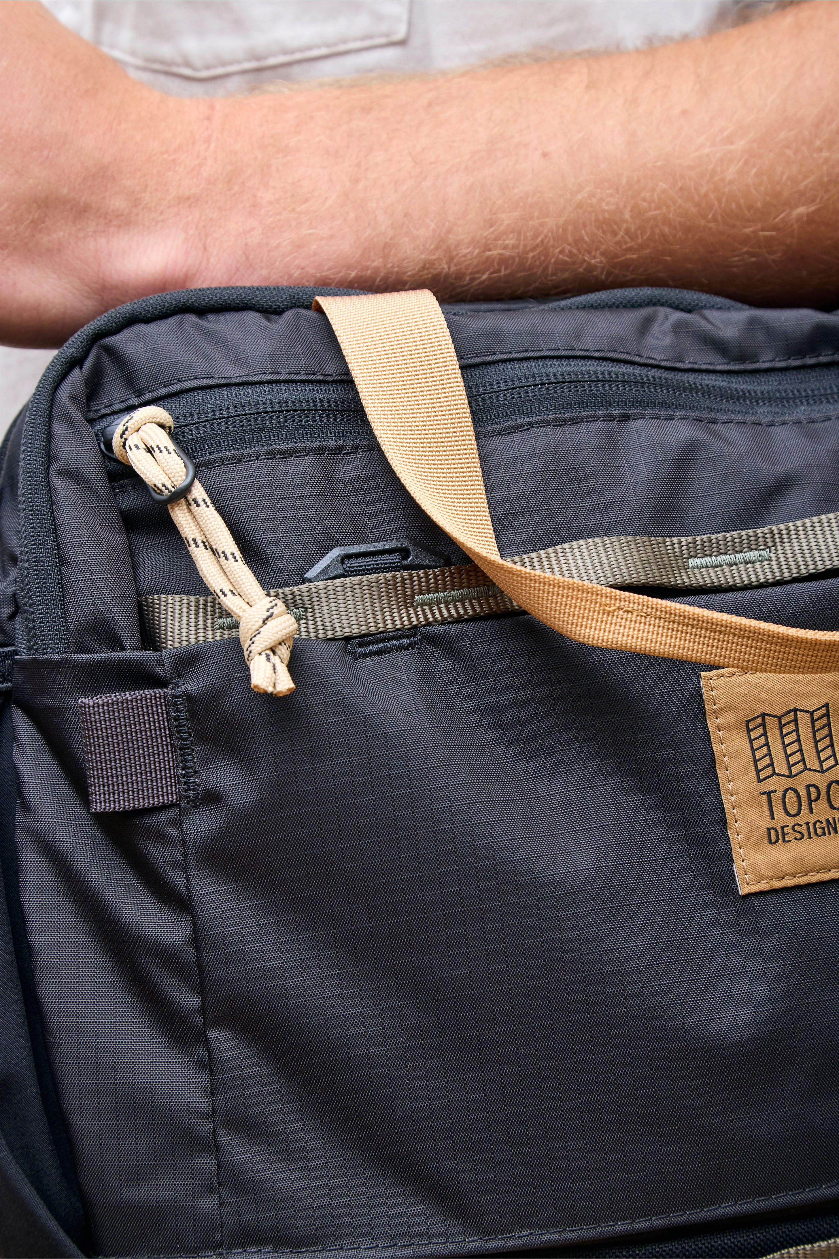 Mountain Cross Bag Black/Neutral