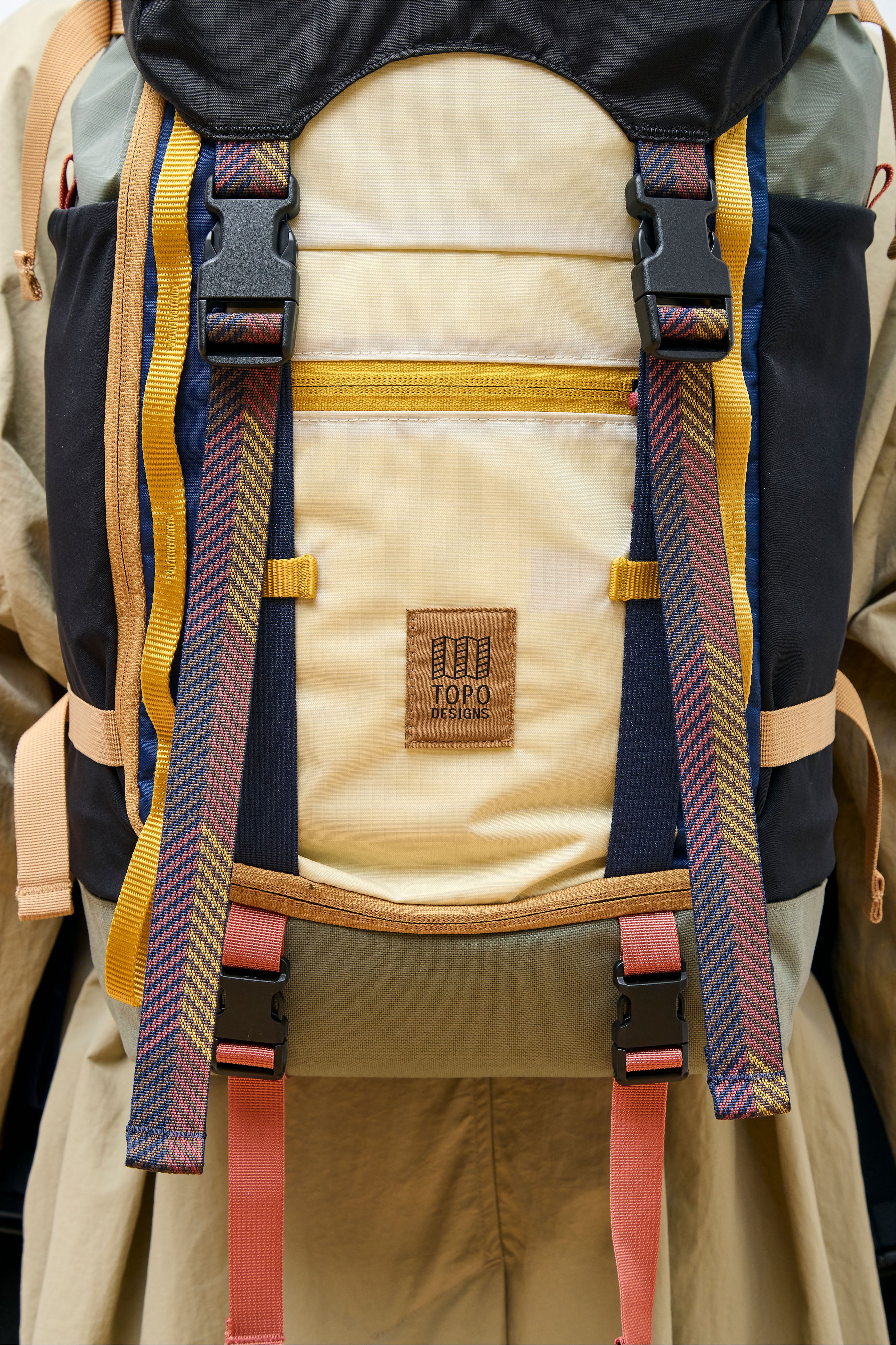Rover Trail Pack 22L Bone White/Beetle
