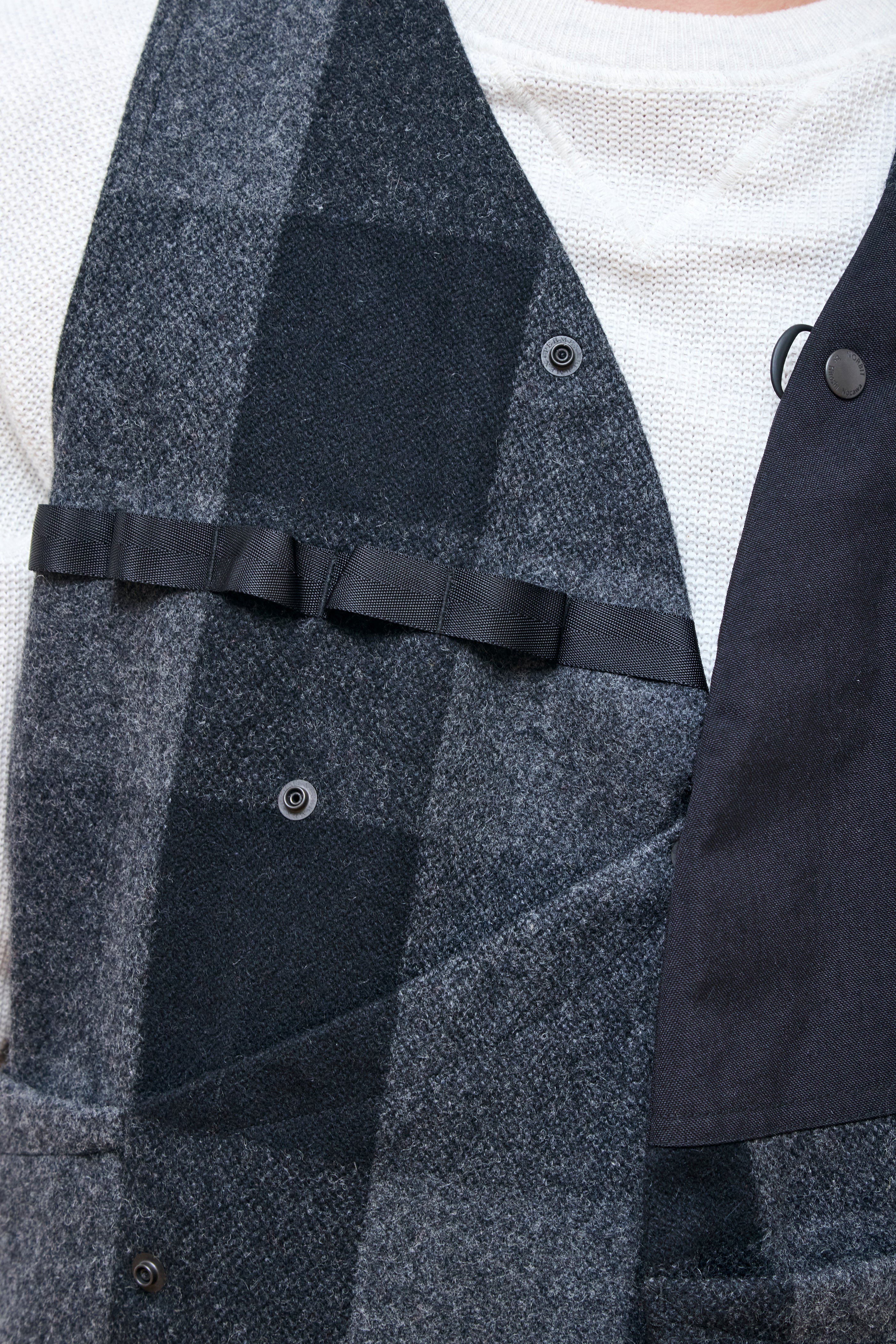 Buffalo Check 3Way Collar Bush Hike Vest Charcoal