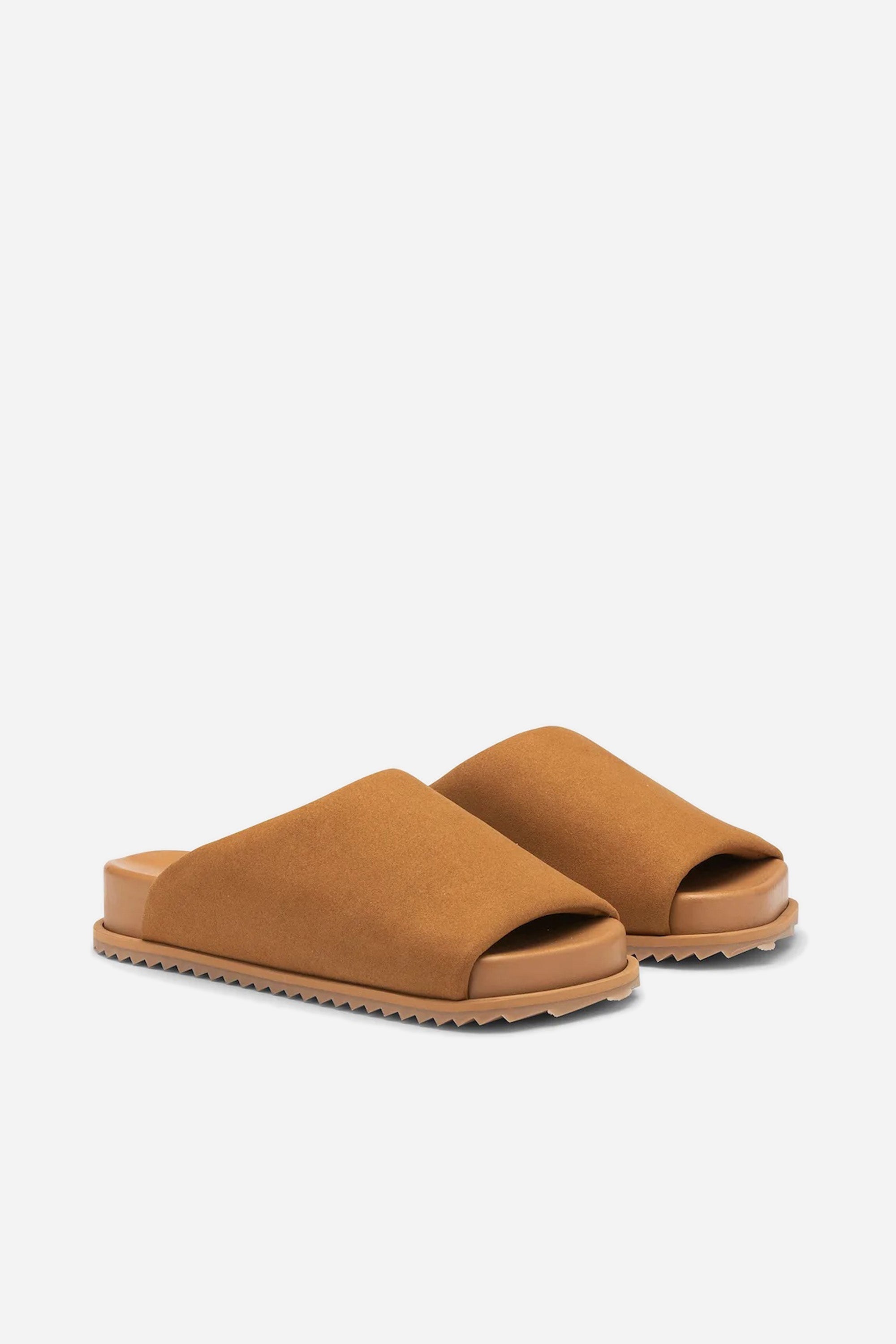Finn Slider Caramel Suede