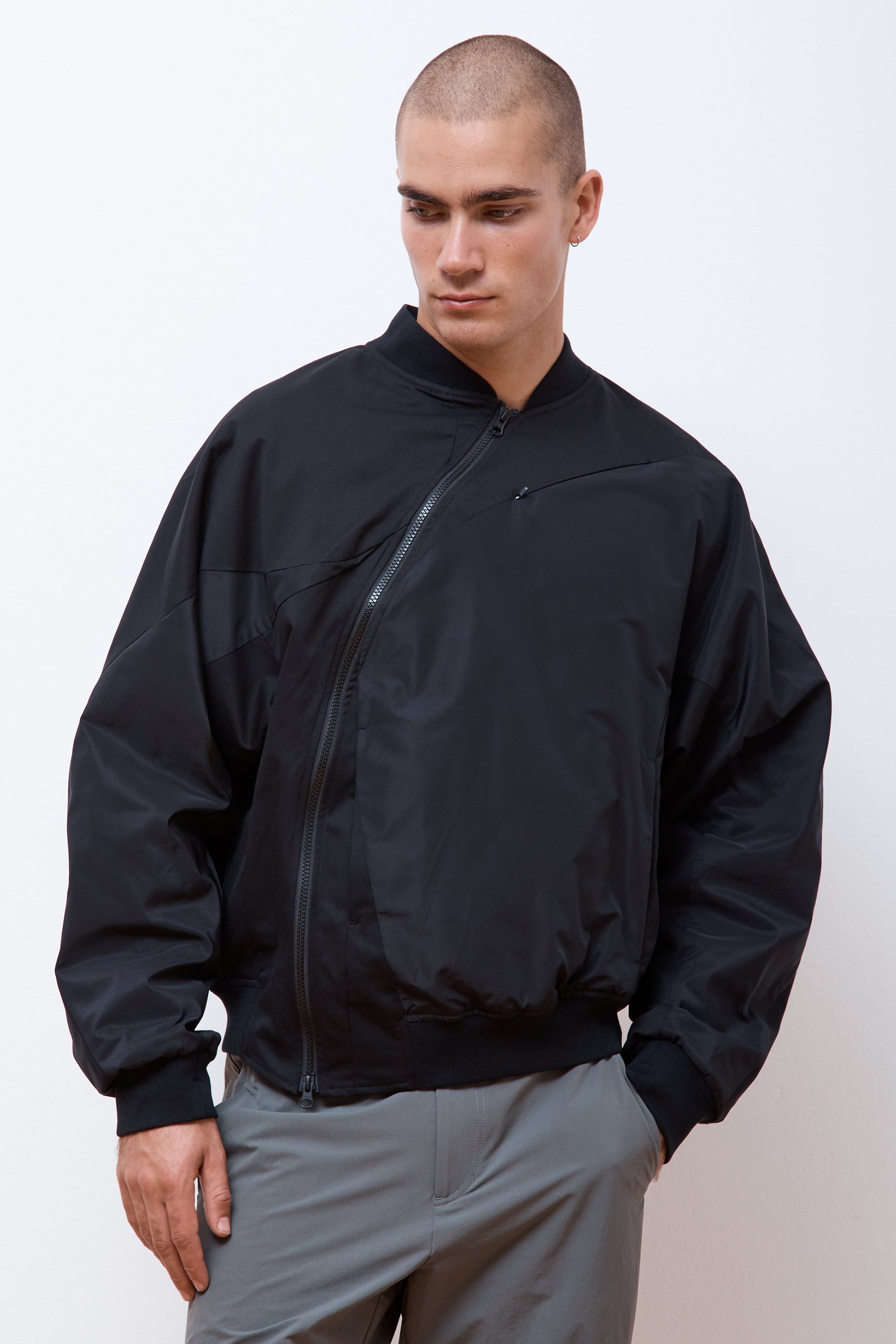 6.0 Bomber Center Black