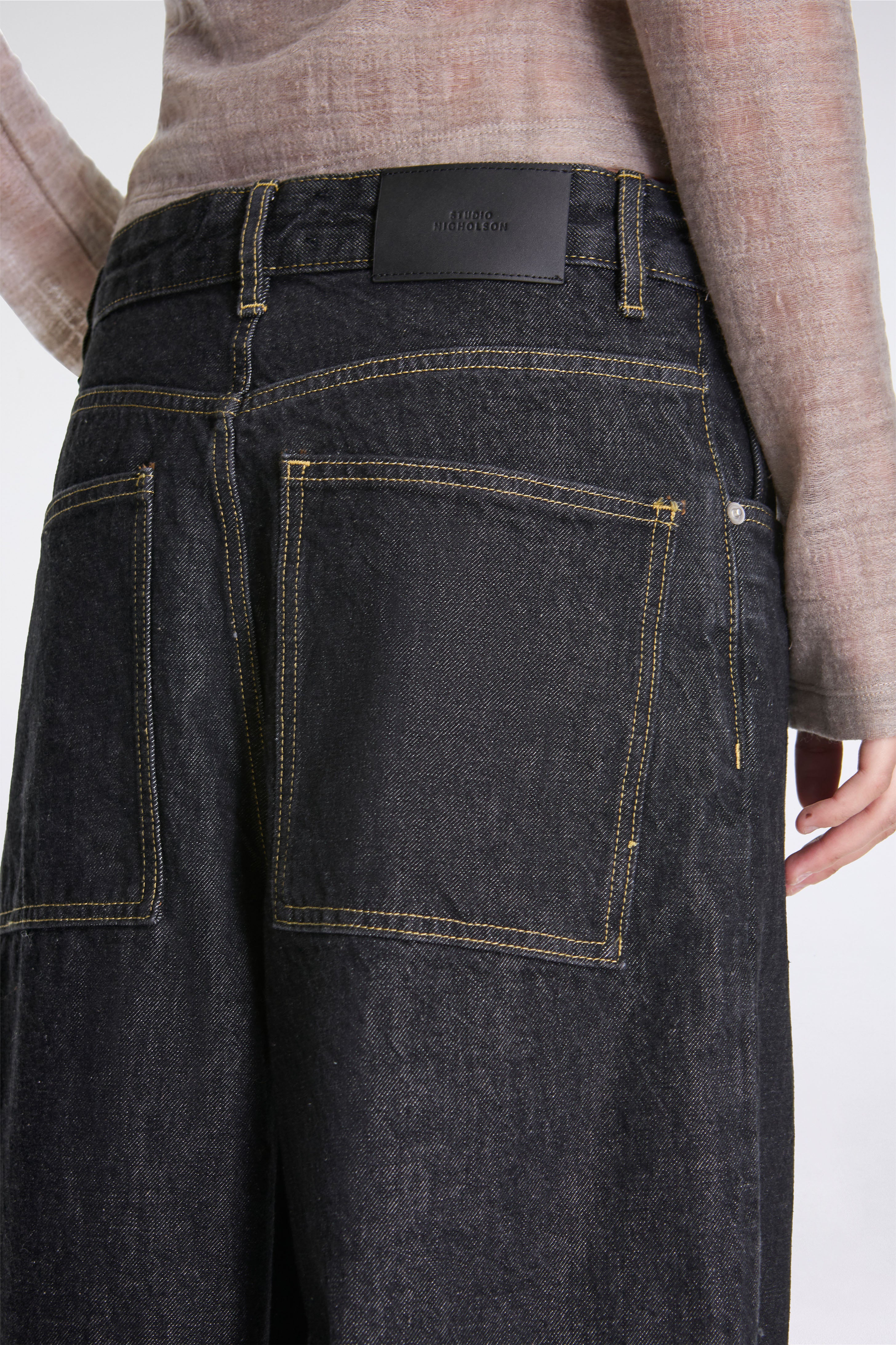 Nieve Curved Leg Pant Black