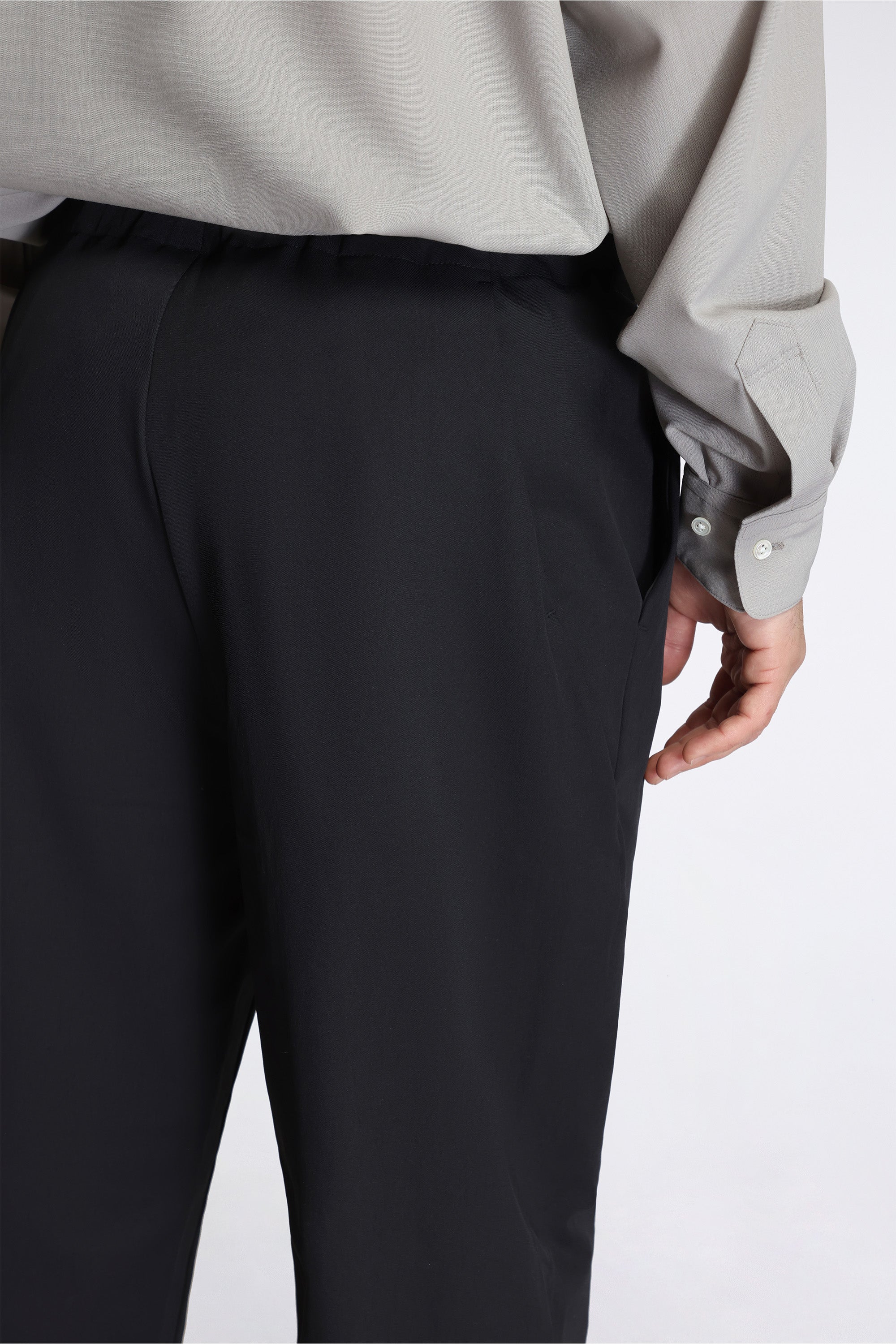 One Tuck Tapered Stretch Pants Black