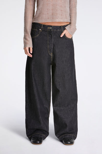 0002_NieveCurvedLegPantBlack_4