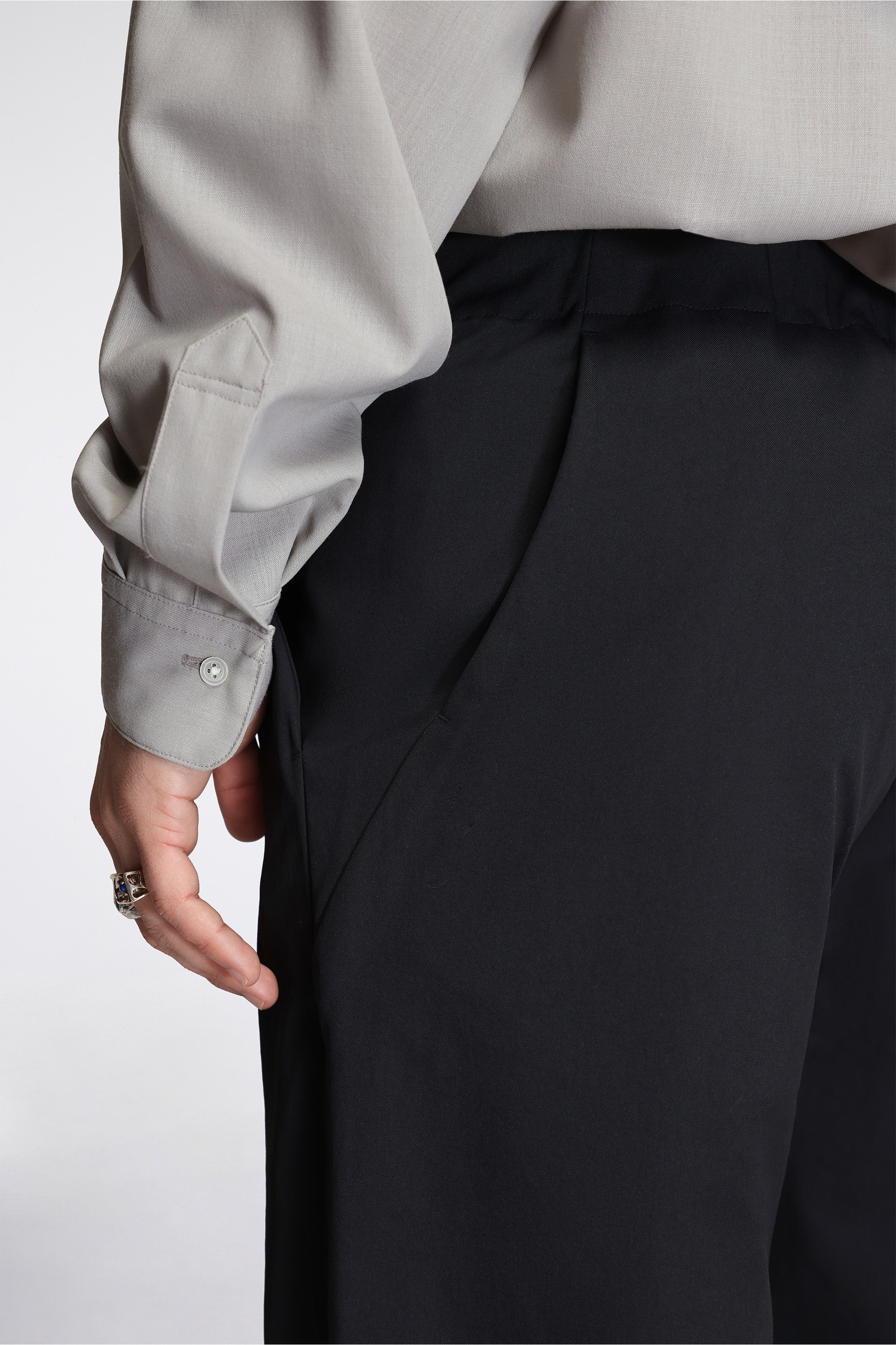 One Tuck Tapered Stretch Pants Black
