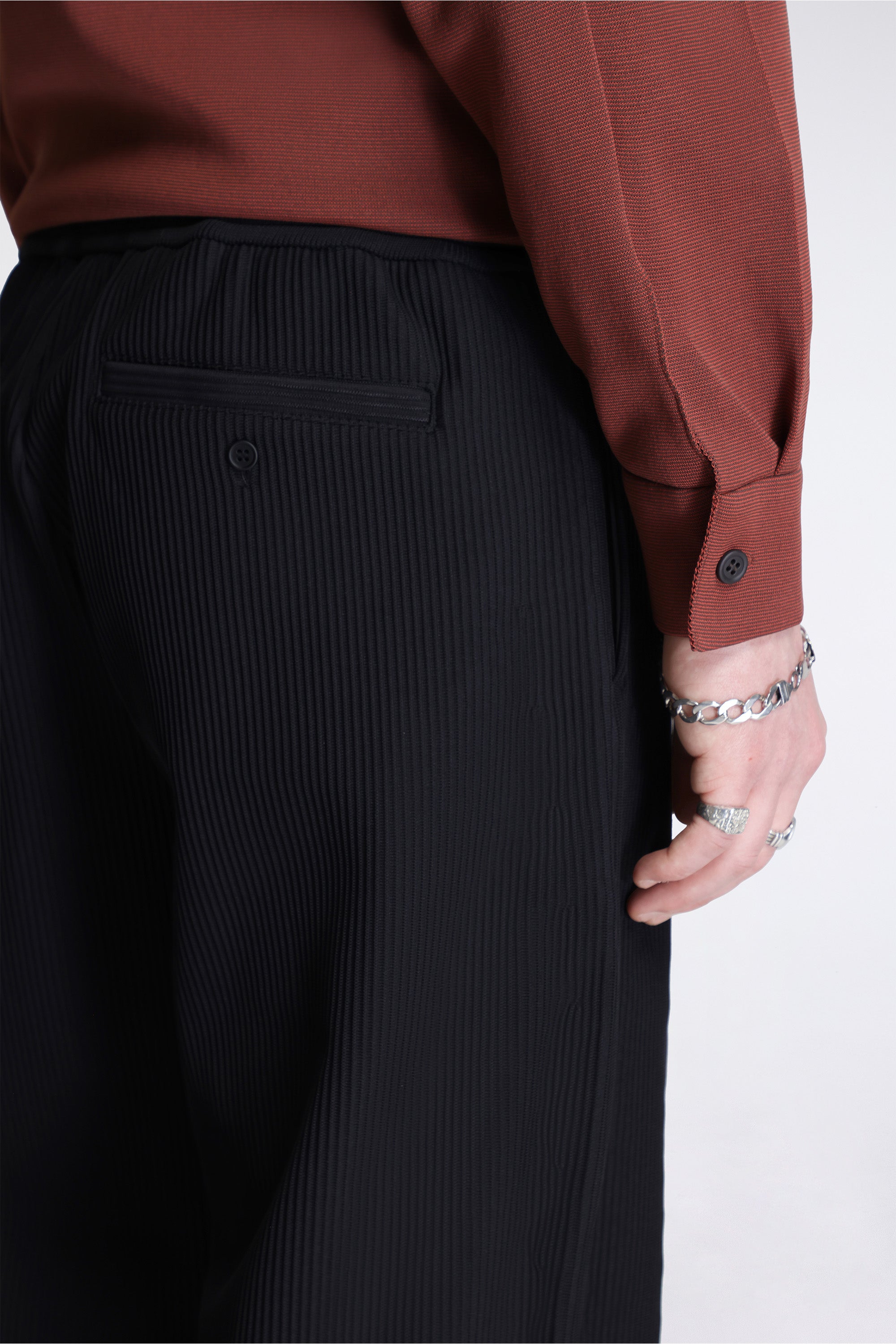 Soft Hypha Tapered Curved Pants Black