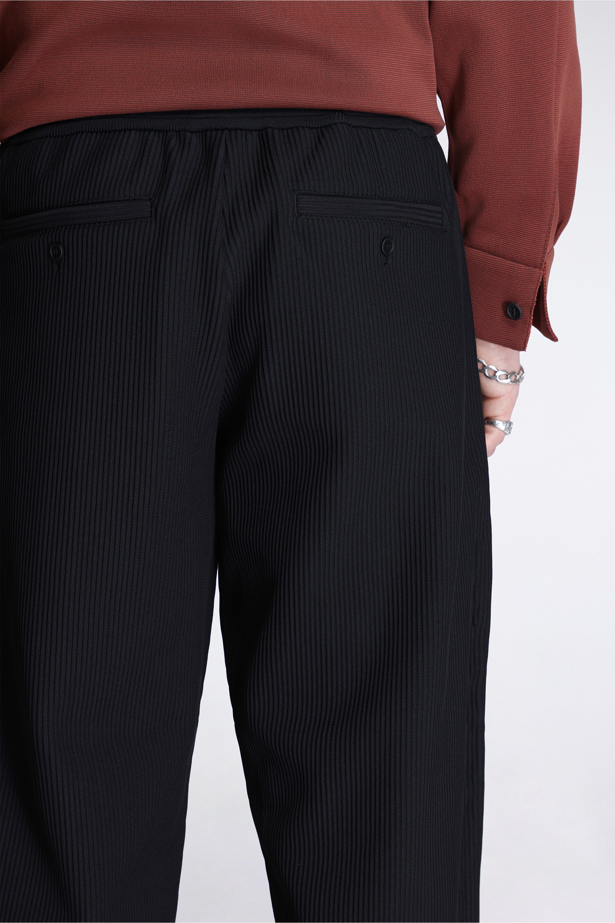 Soft Hypha Tapered Curved Pants Black
