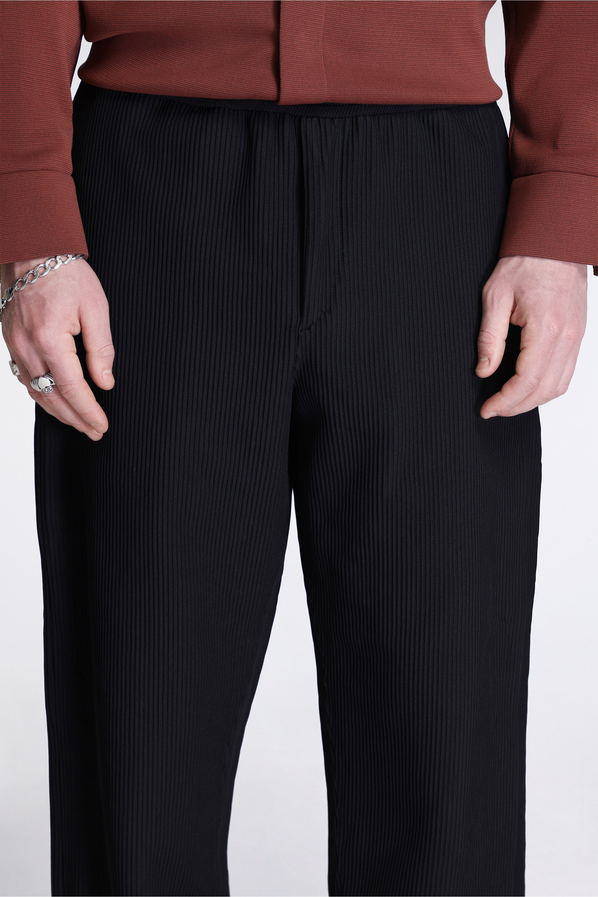 Soft Hypha Tapered Curved Pants Black