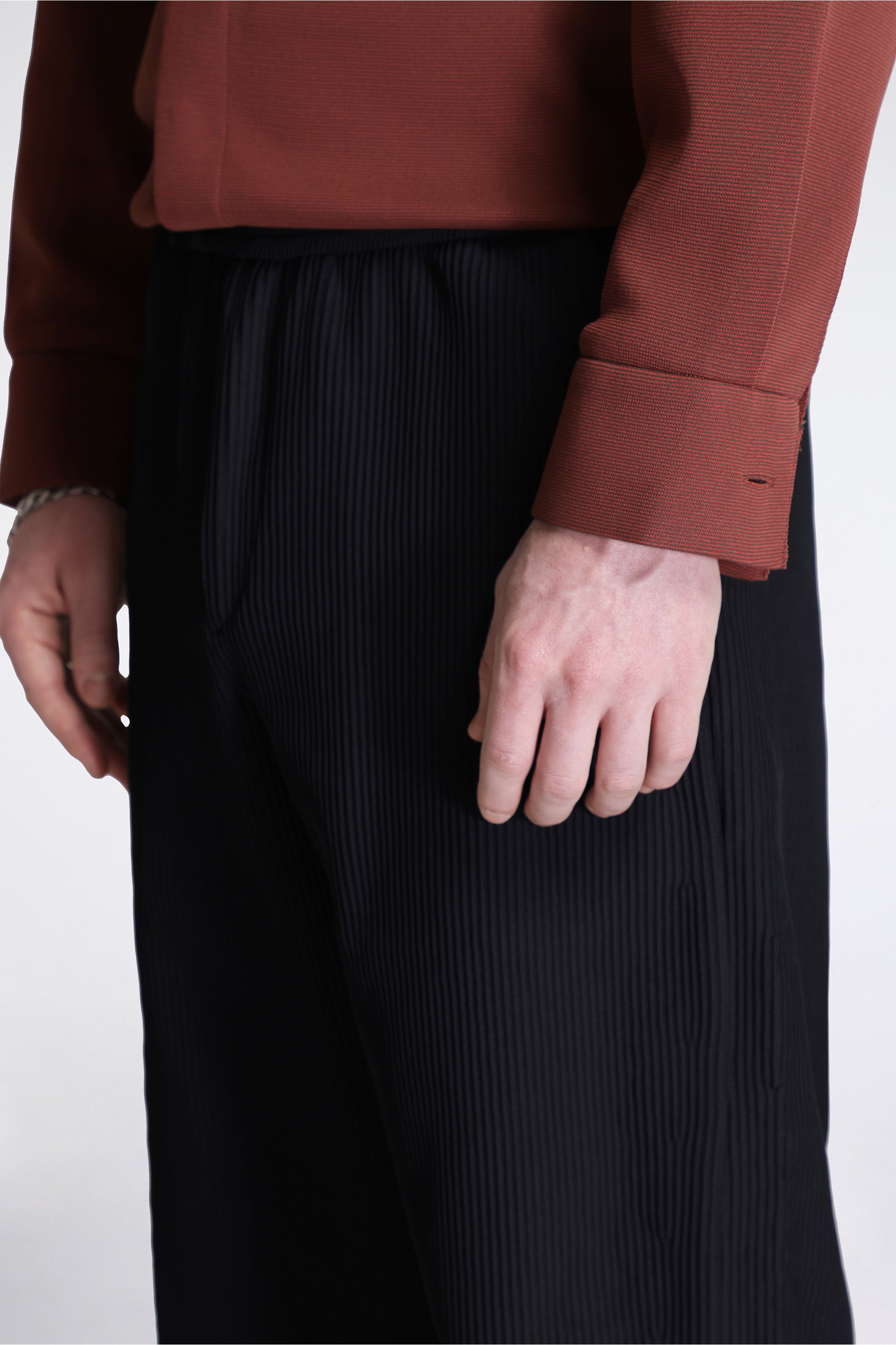 Soft Hypha Tapered Curved Pants Black