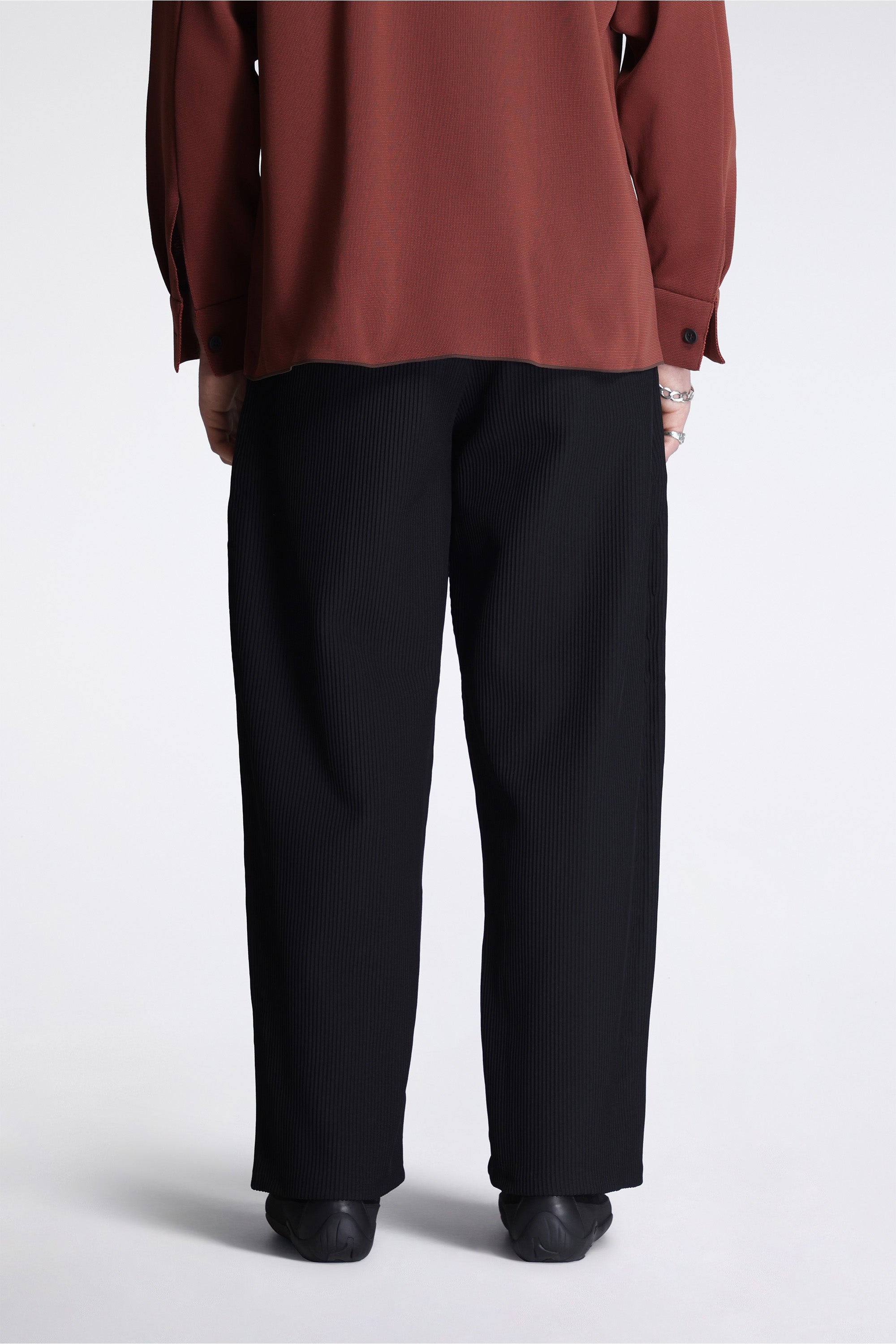 Soft Hypha Tapered Curved Pants Black