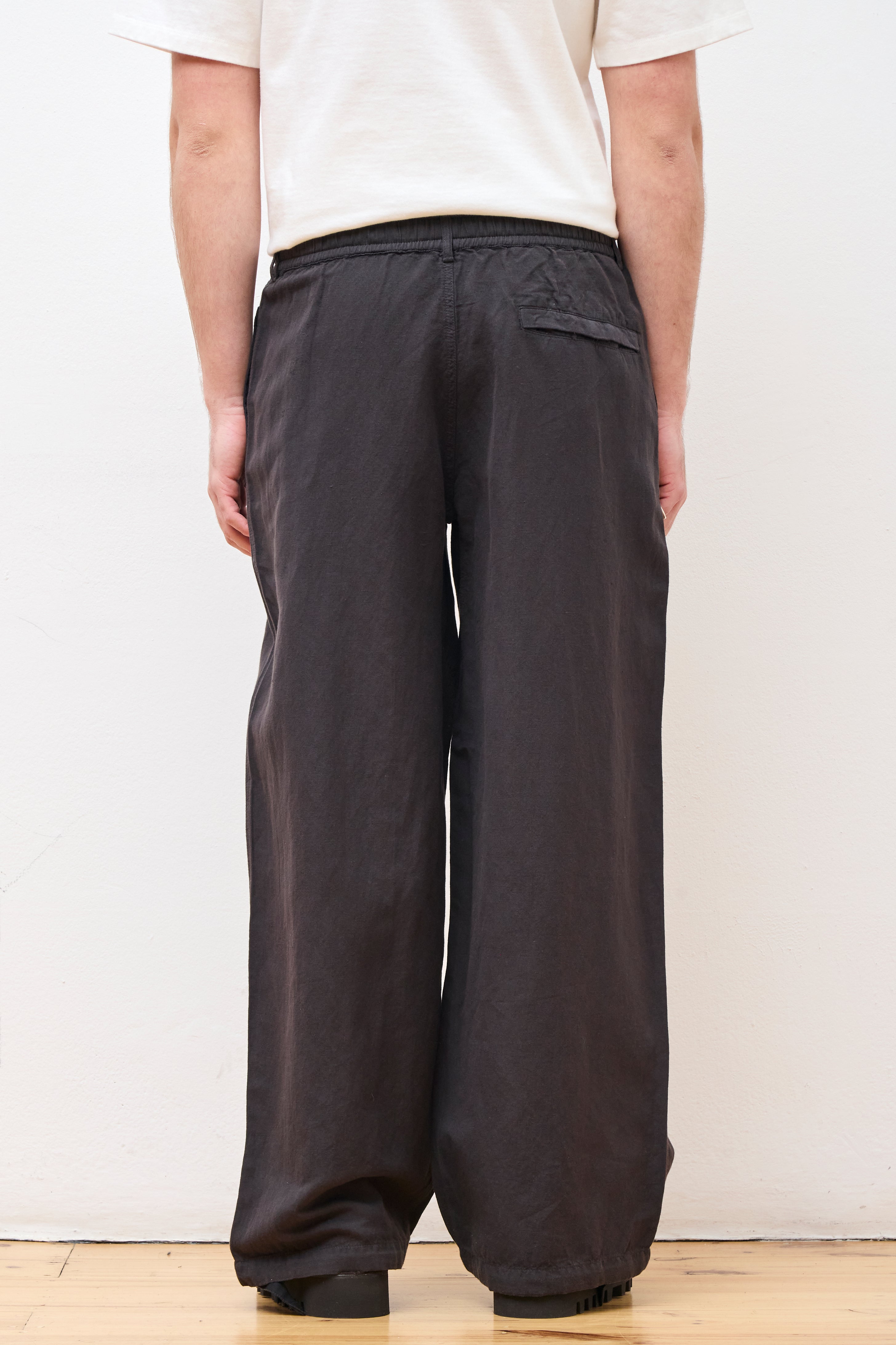 Hemp Pleated Track Pant Black