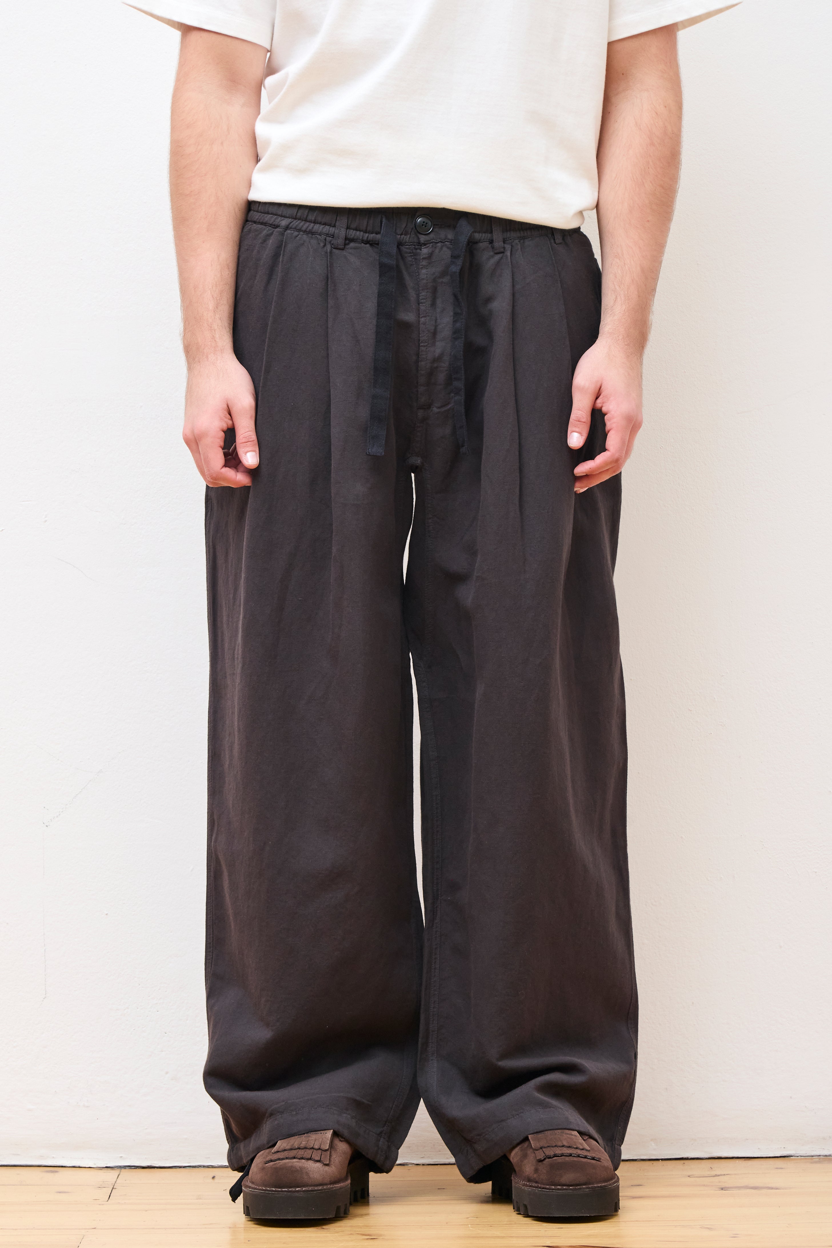 Hemp Pleated Track Pant Black