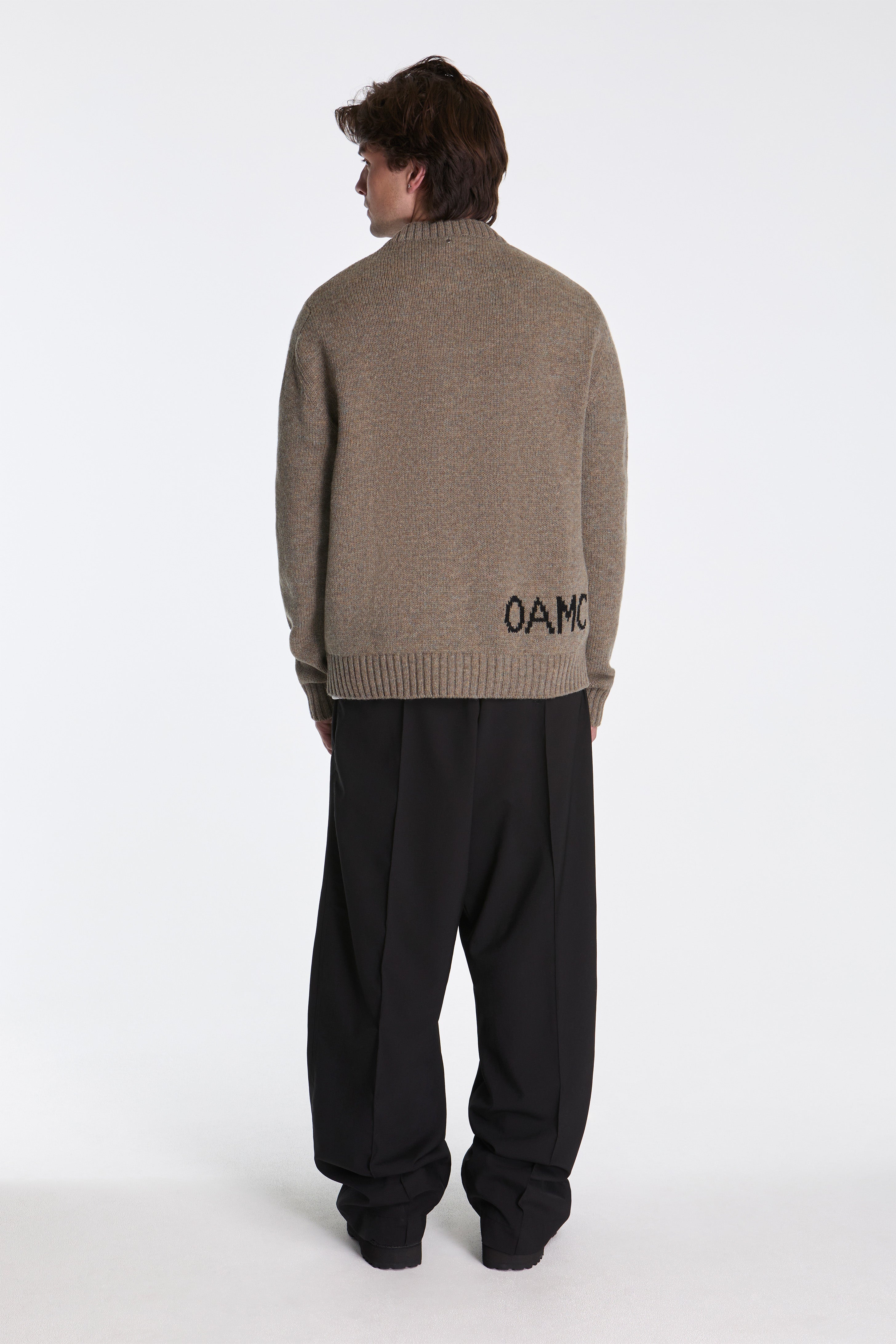 Truffle Round Neck Collar Knit With Logo