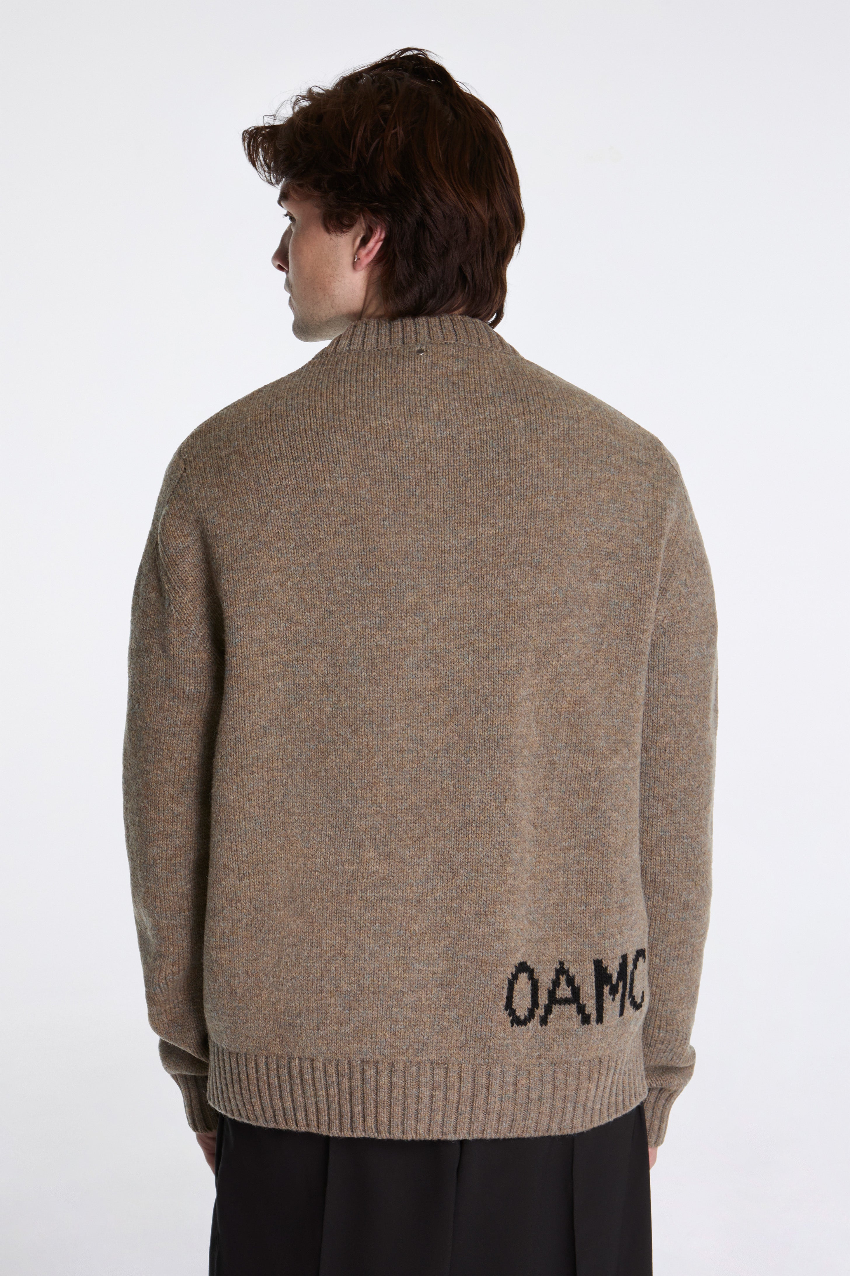 Truffle Round Neck Collar Knit With Logo