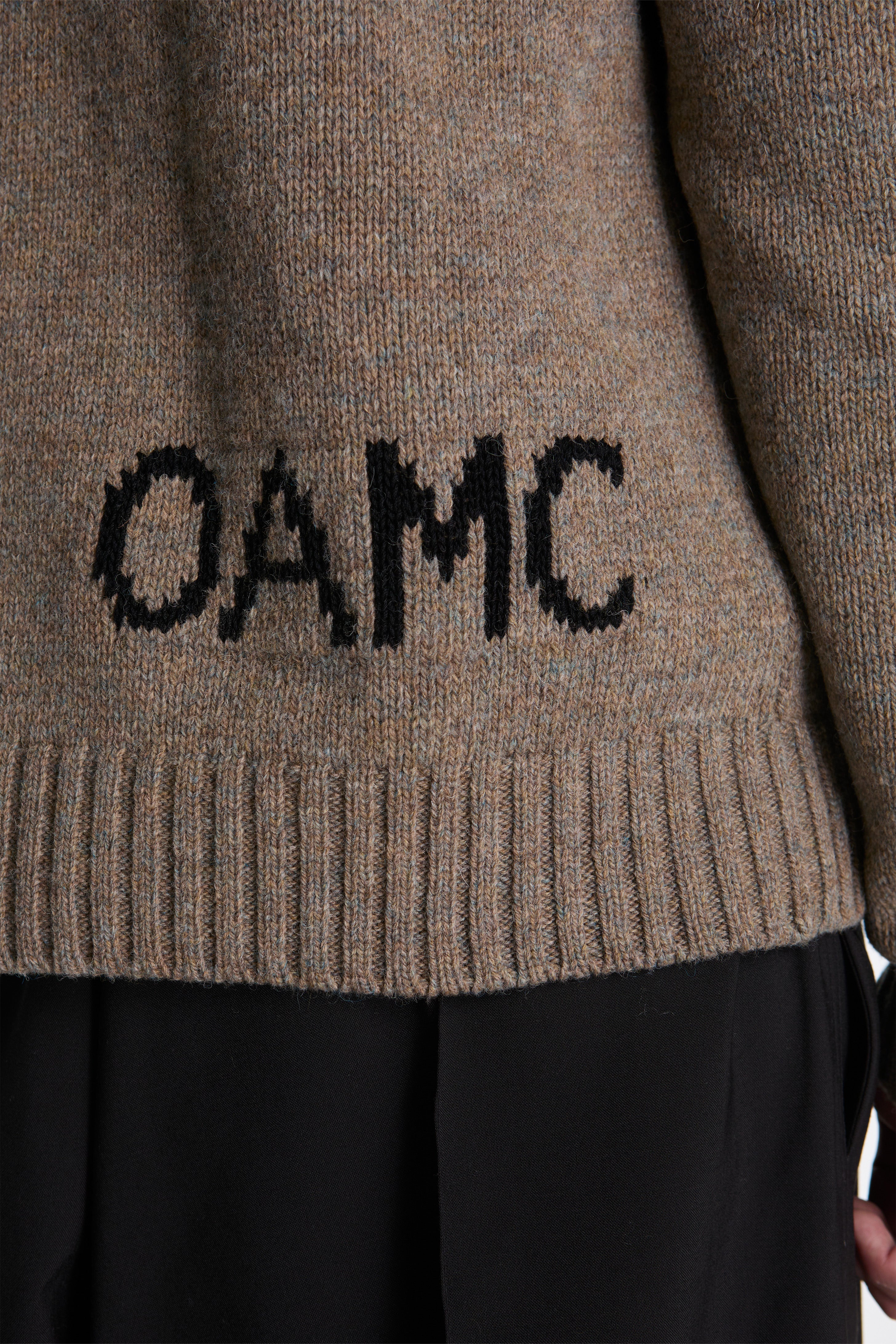 Truffle Round Neck Collar Knit With Logo