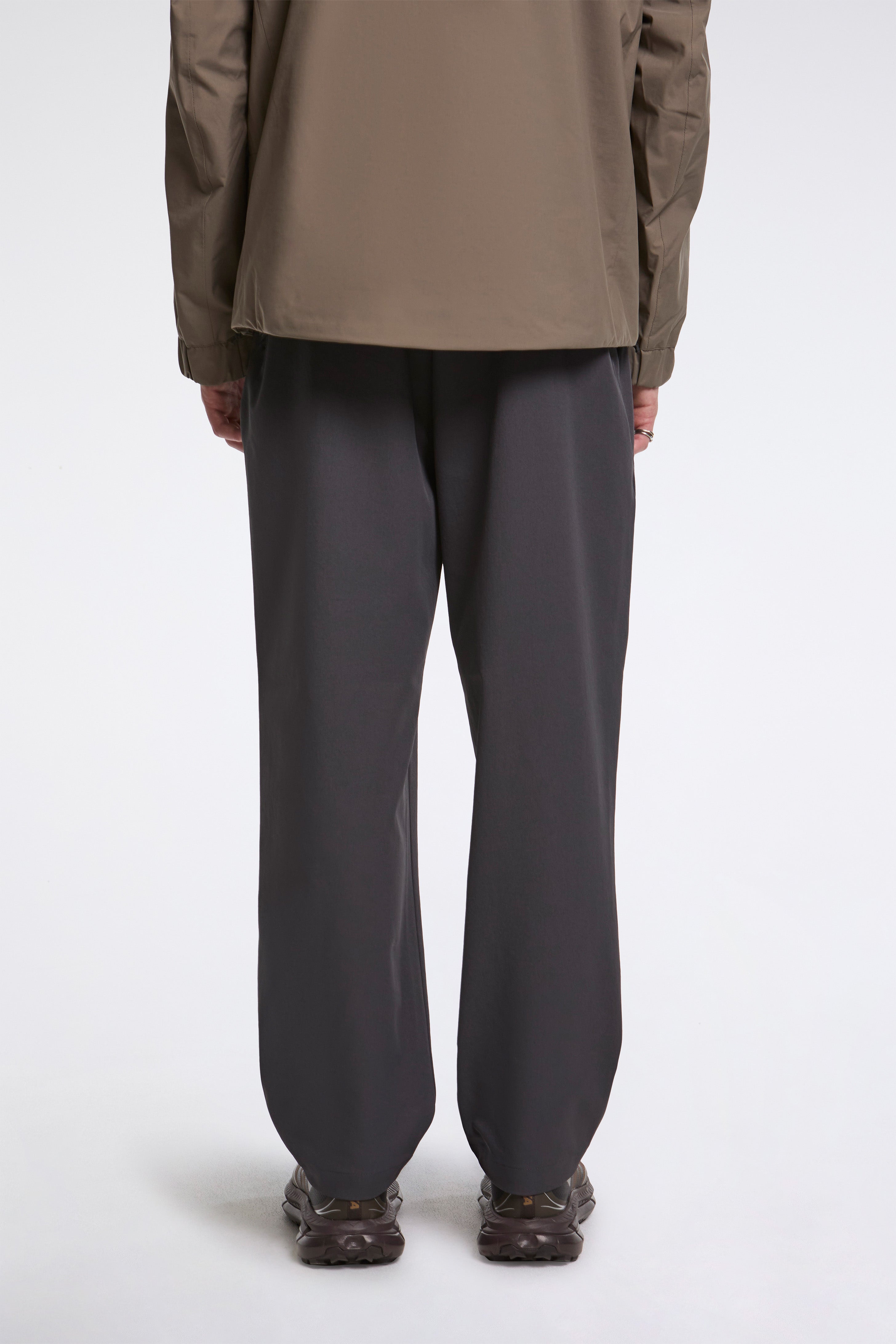 One Tuck Tapered Stretch Pants Deep Charcoal