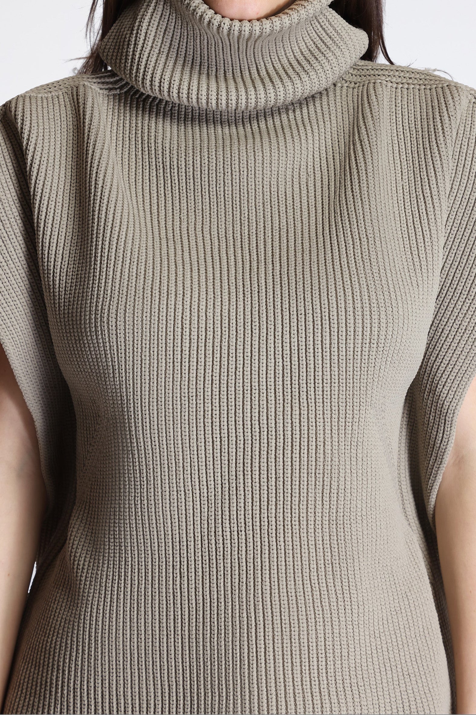 Low Gauge Crease Highneck Top Beige