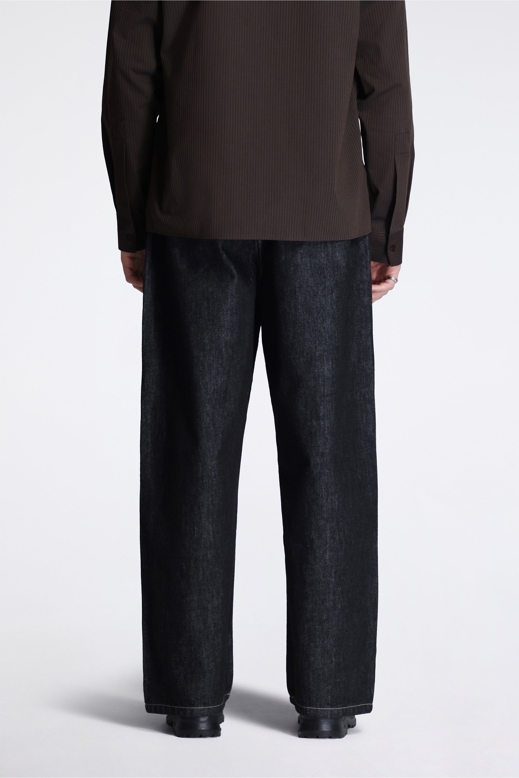 Minard Curved Leg Jean Black / White Weft