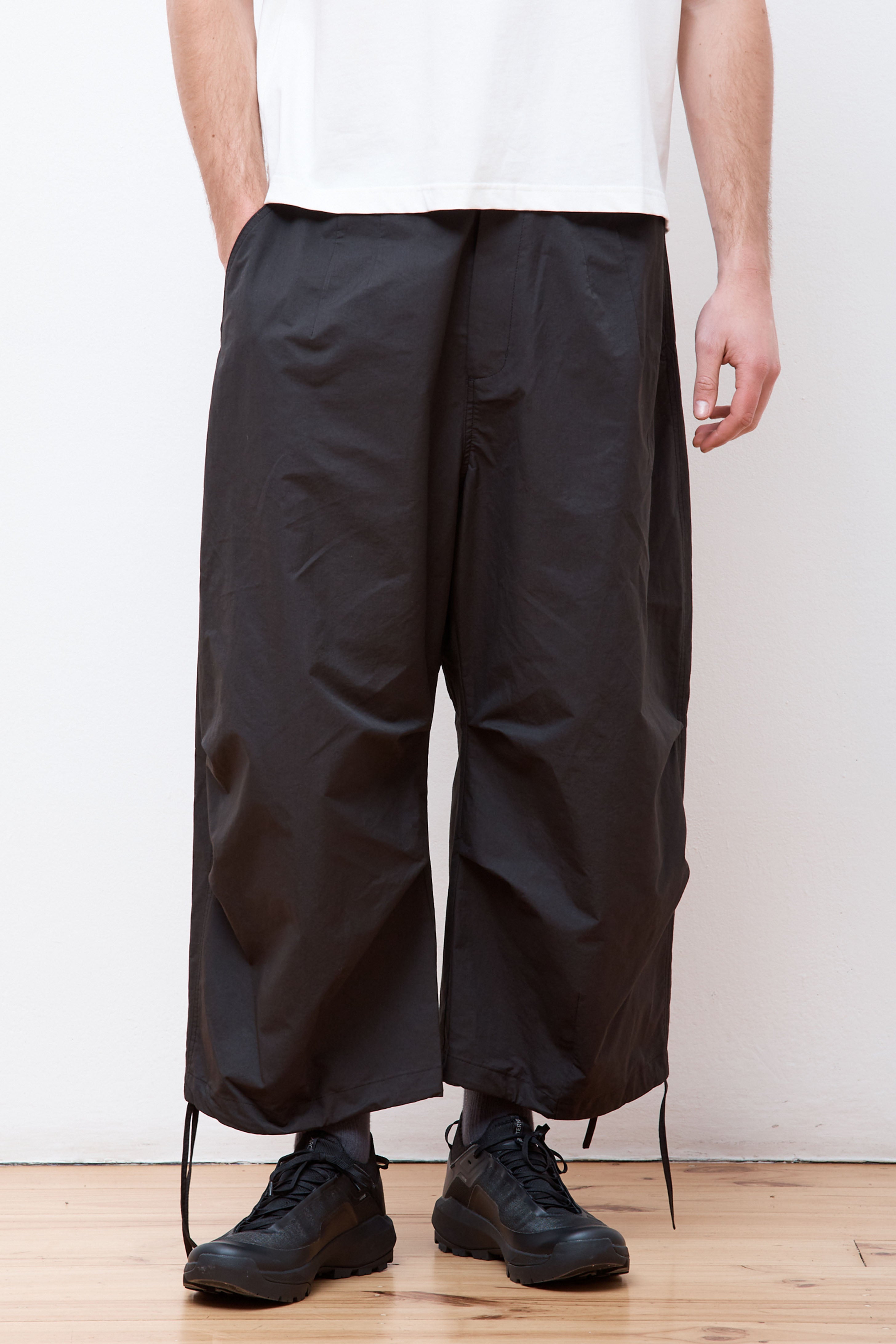 Cotton Nylon Wide Capri Pants Black