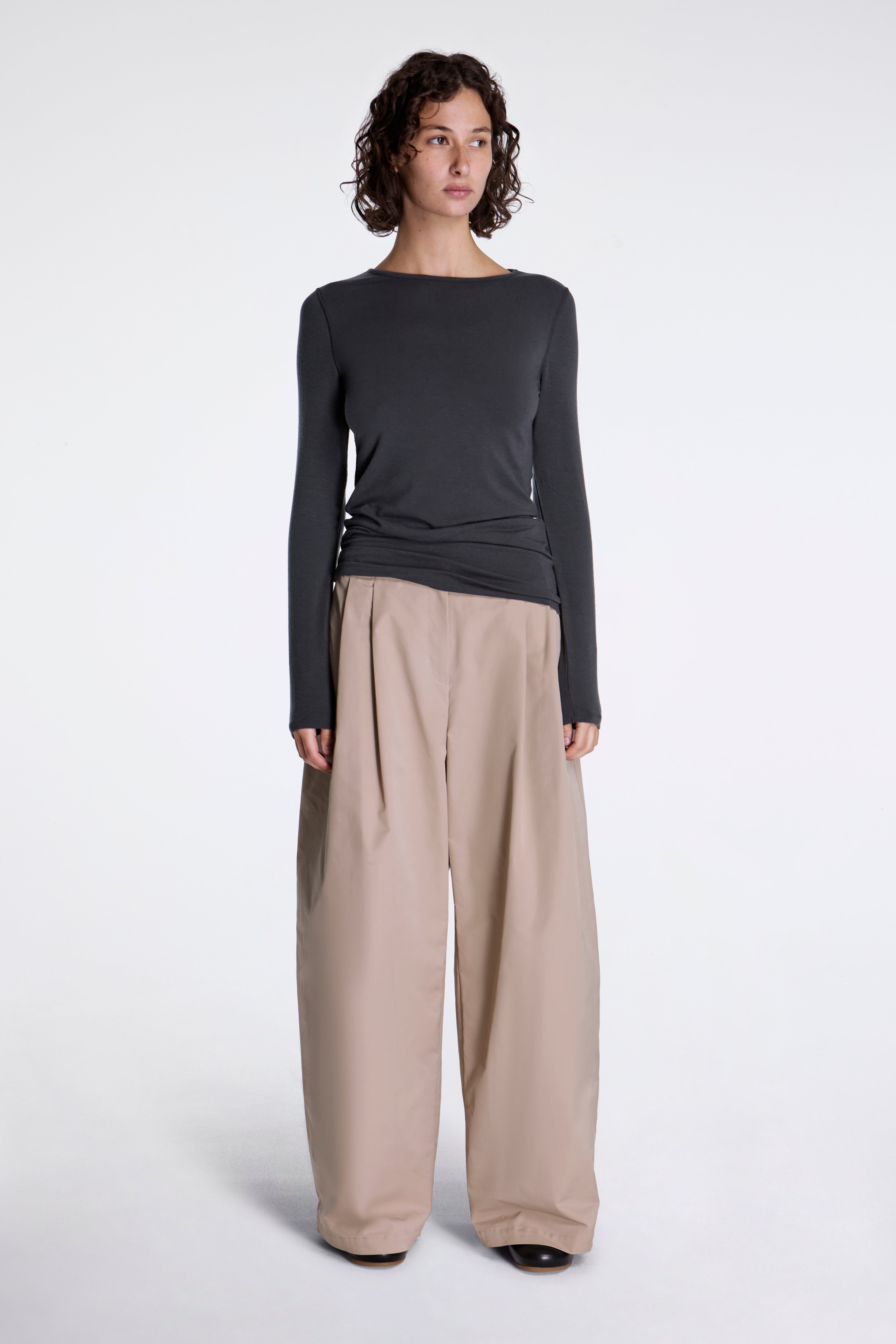 Two Tuck Balloon Pants Beige