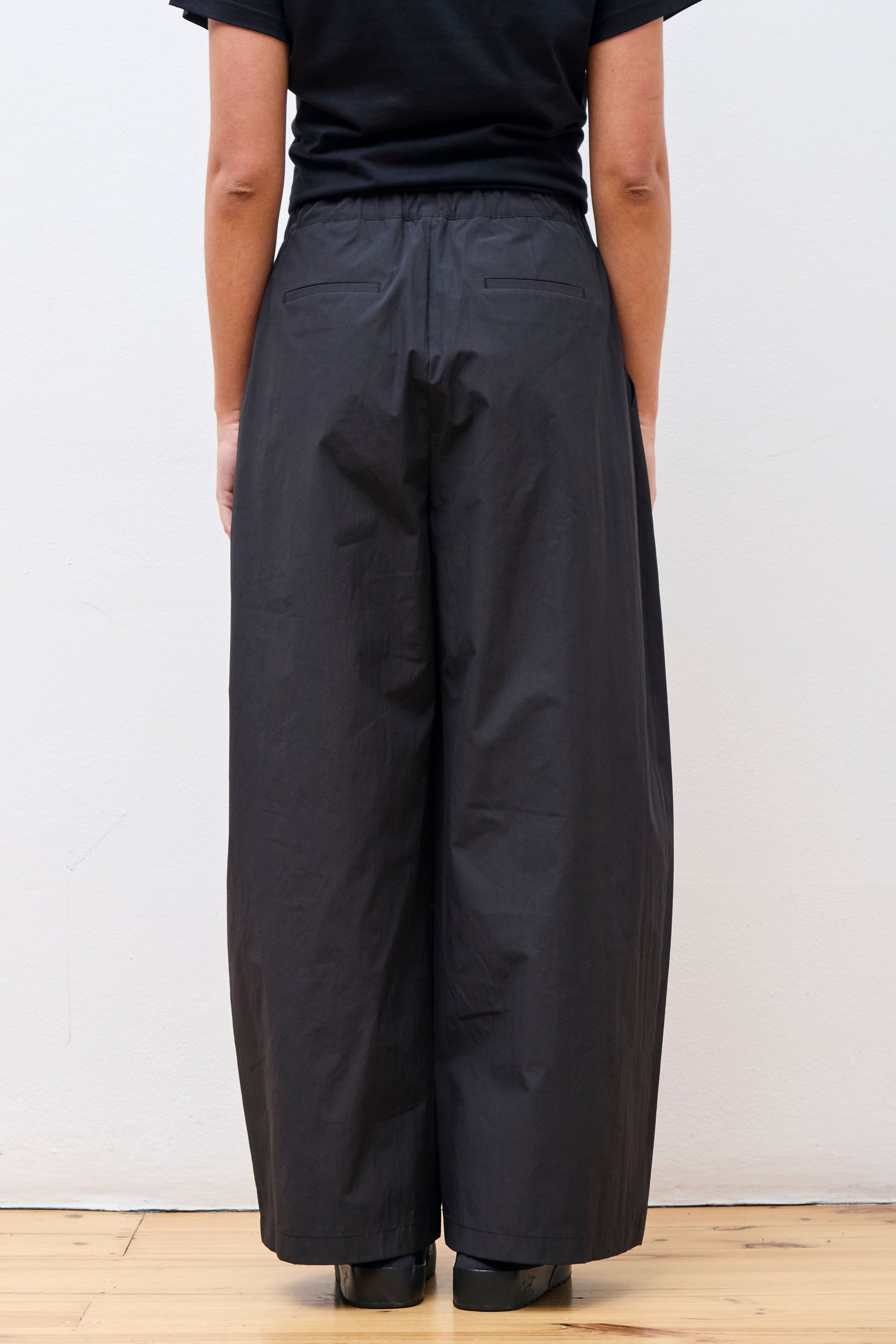 Three Tuck Banding Pants Black