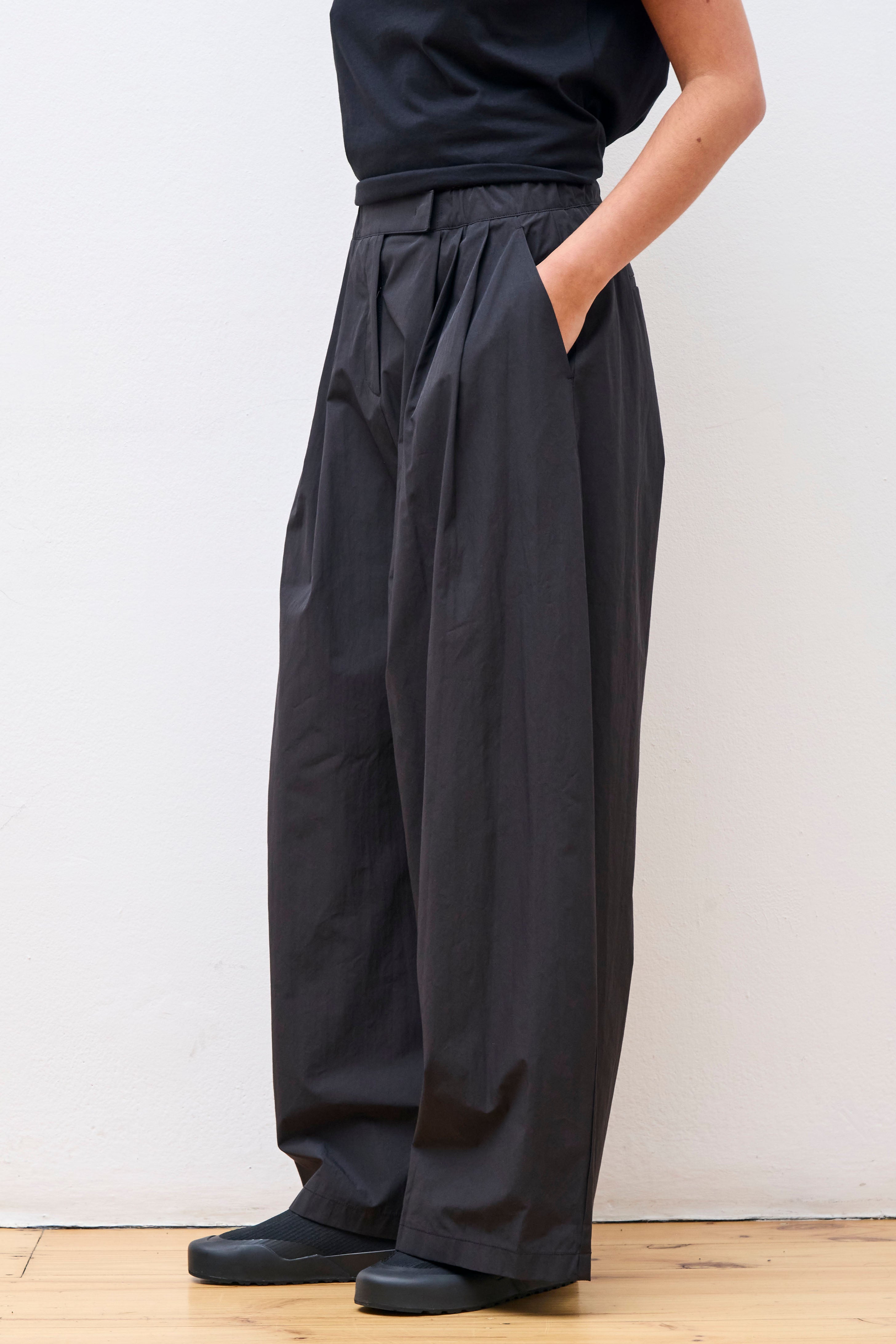 Three Tuck Banding Pants Black