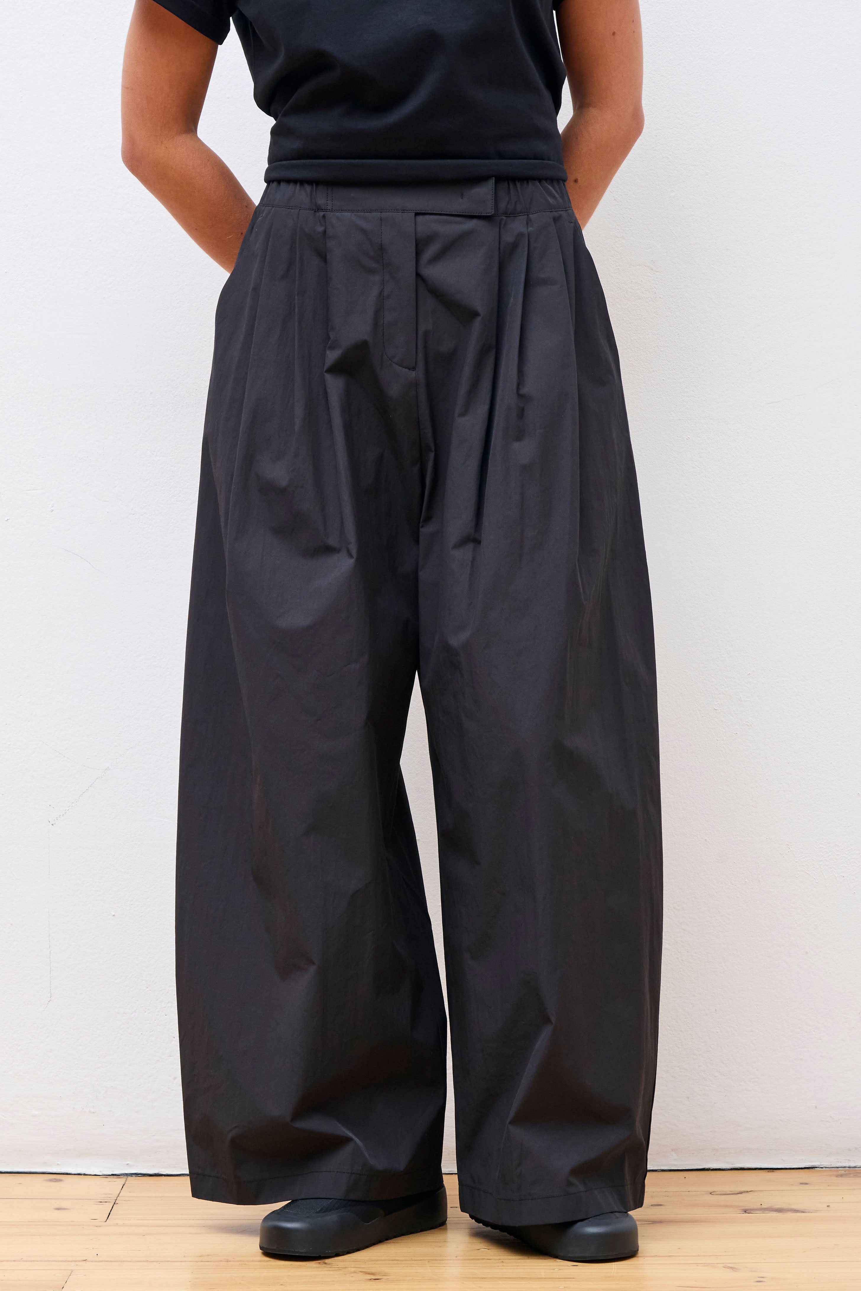 Three Tuck Banding Pants Black