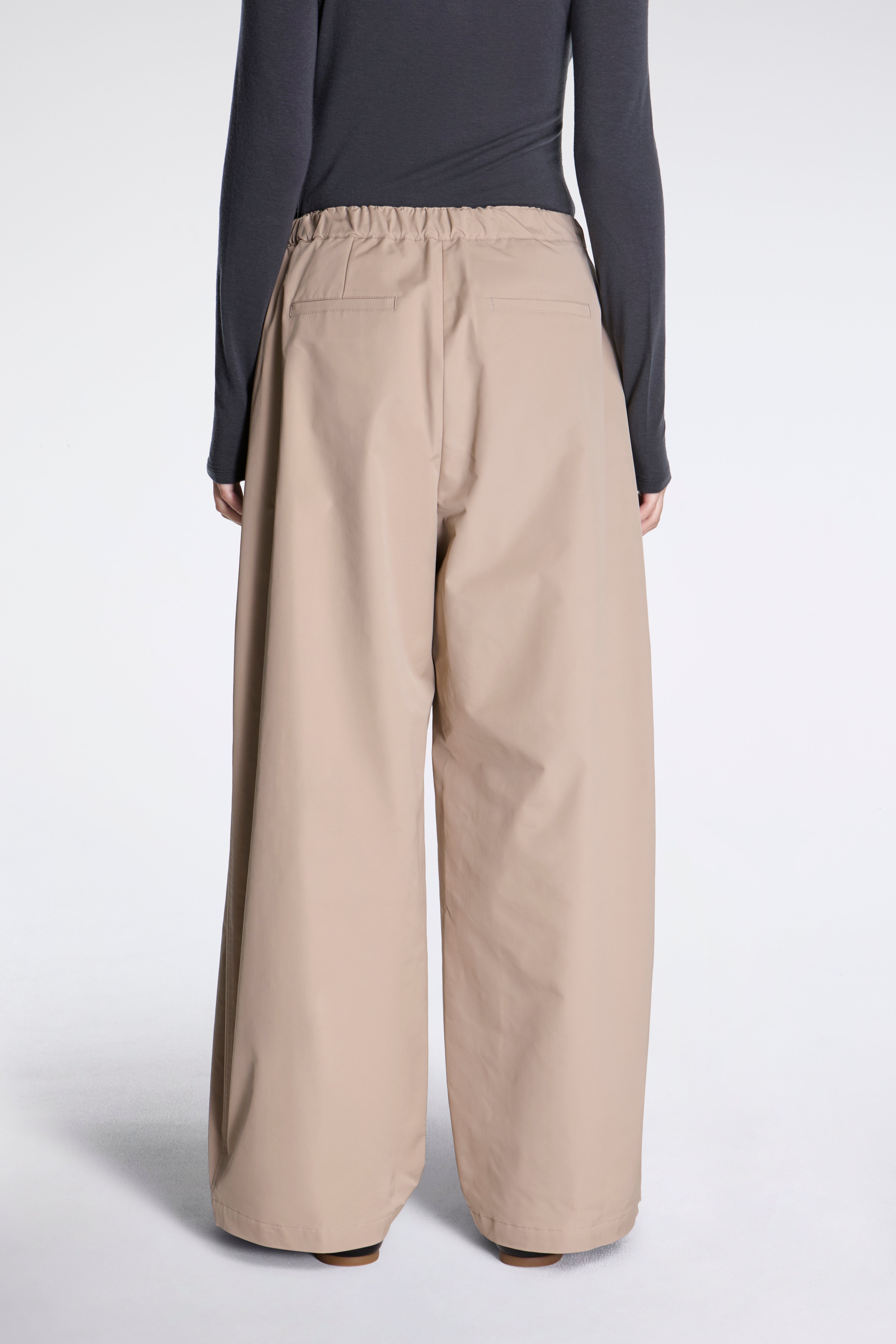 Two Tuck Balloon Pants Beige